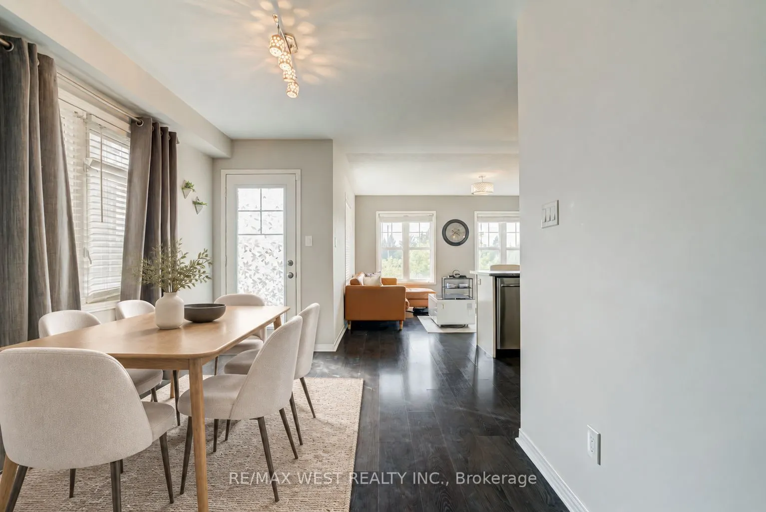 12 Hoard Avenue S
