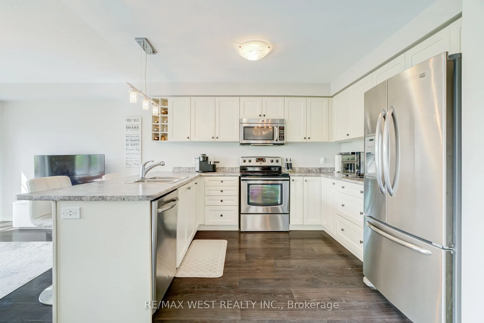 12 Hoard Avenue S