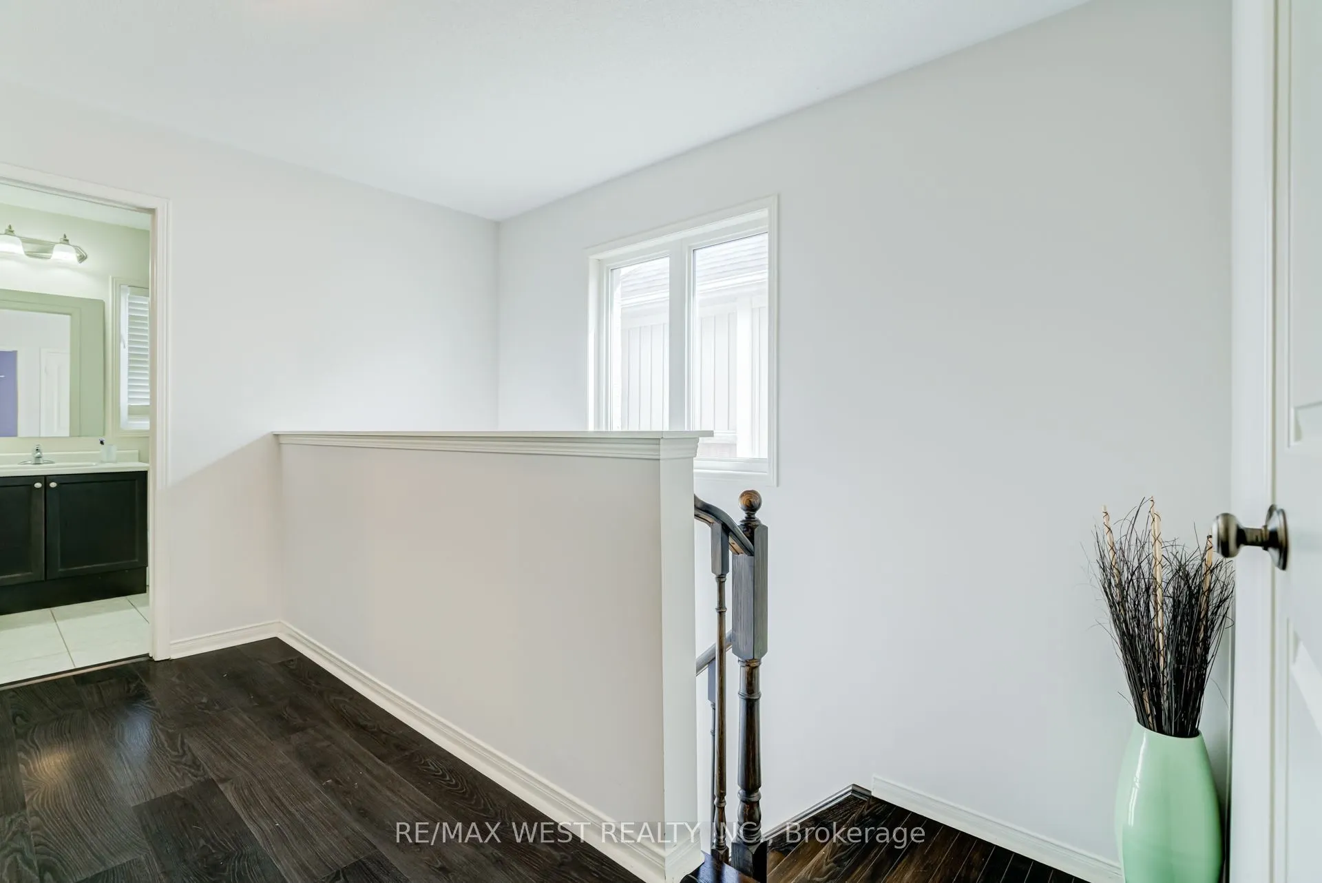 12 Hoard Avenue S