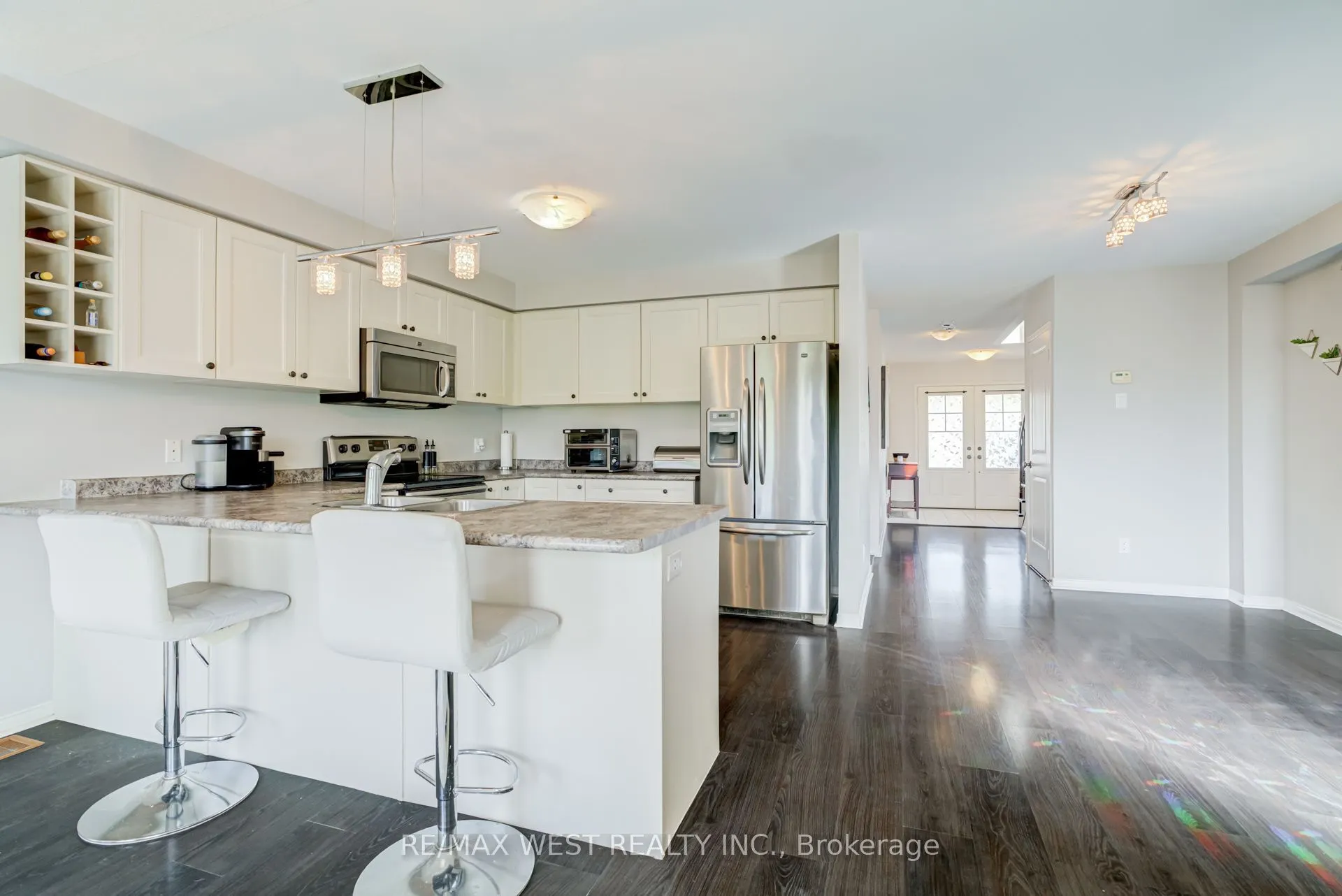 12 Hoard Avenue S