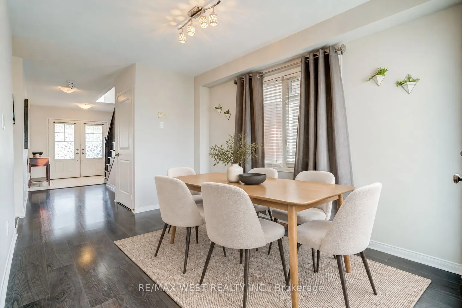 12 Hoard Avenue S