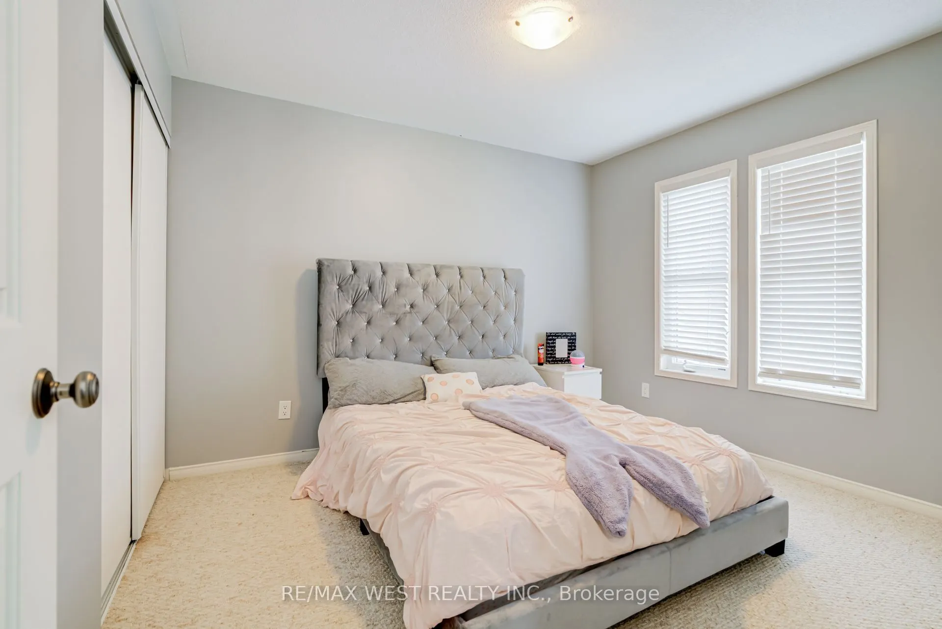 12 Hoard Avenue S