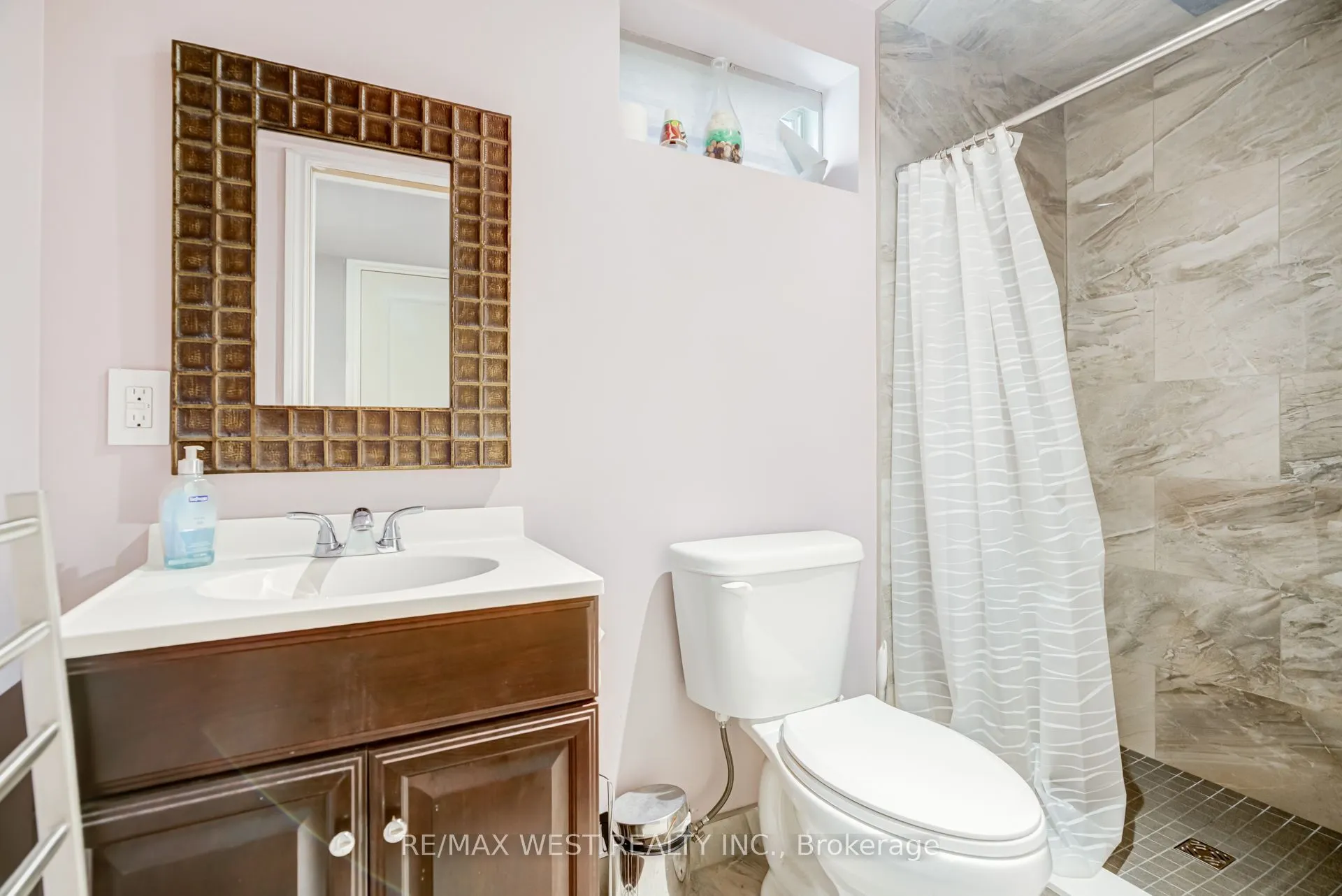 12 Hoard Avenue S