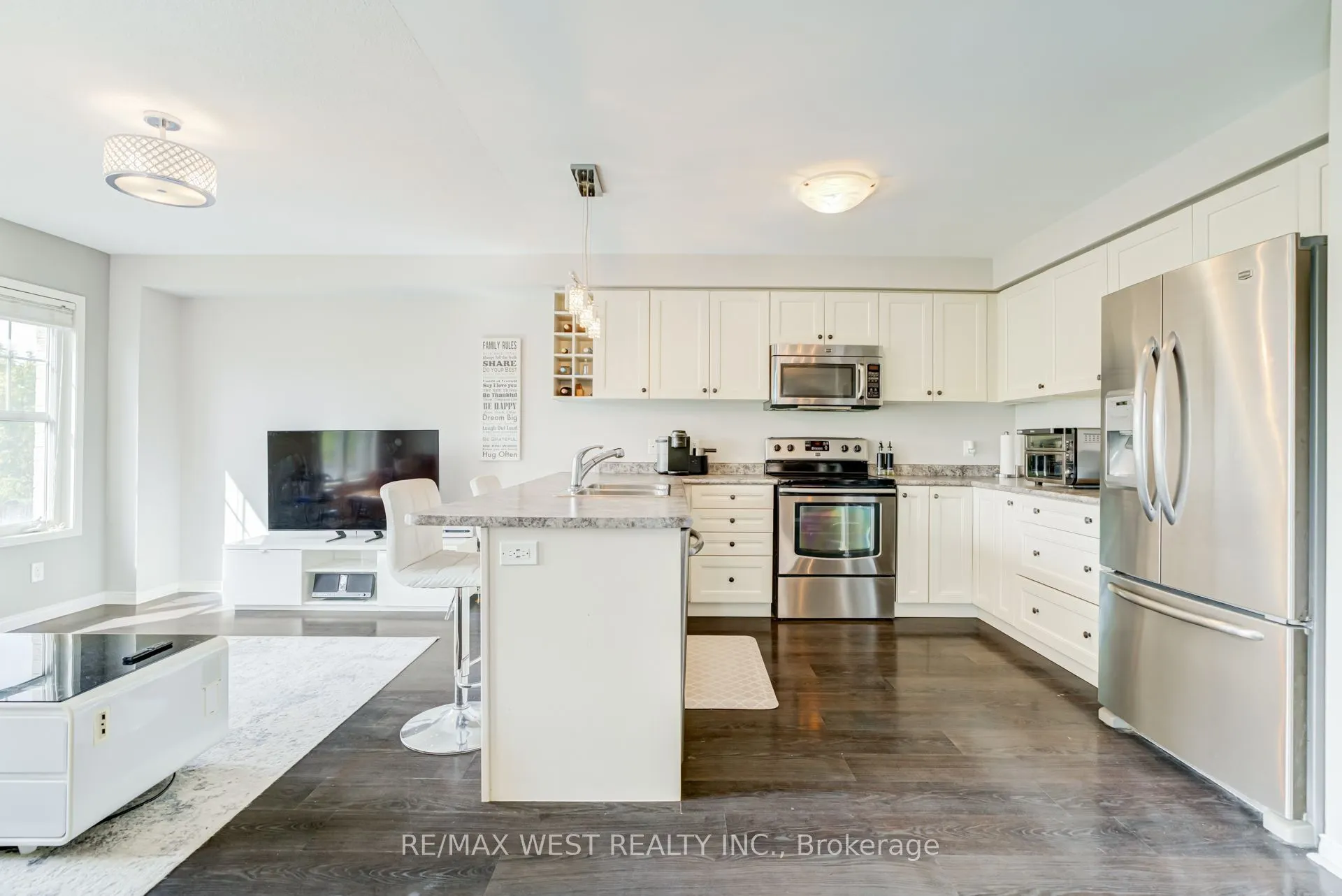 12 Hoard Avenue S