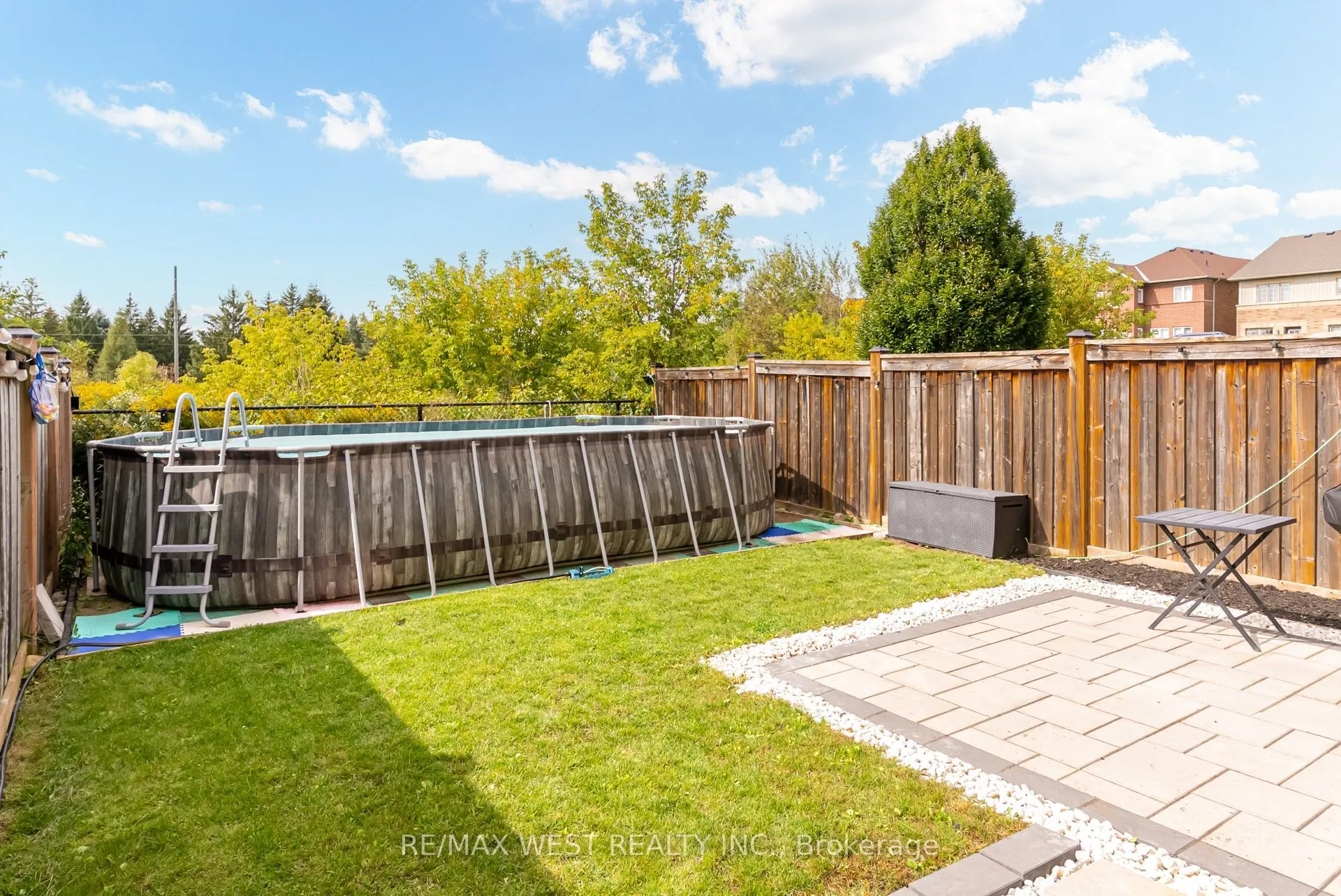 12 Hoard Avenue S