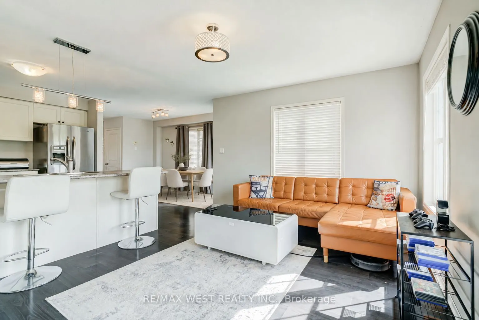 12 Hoard Avenue S