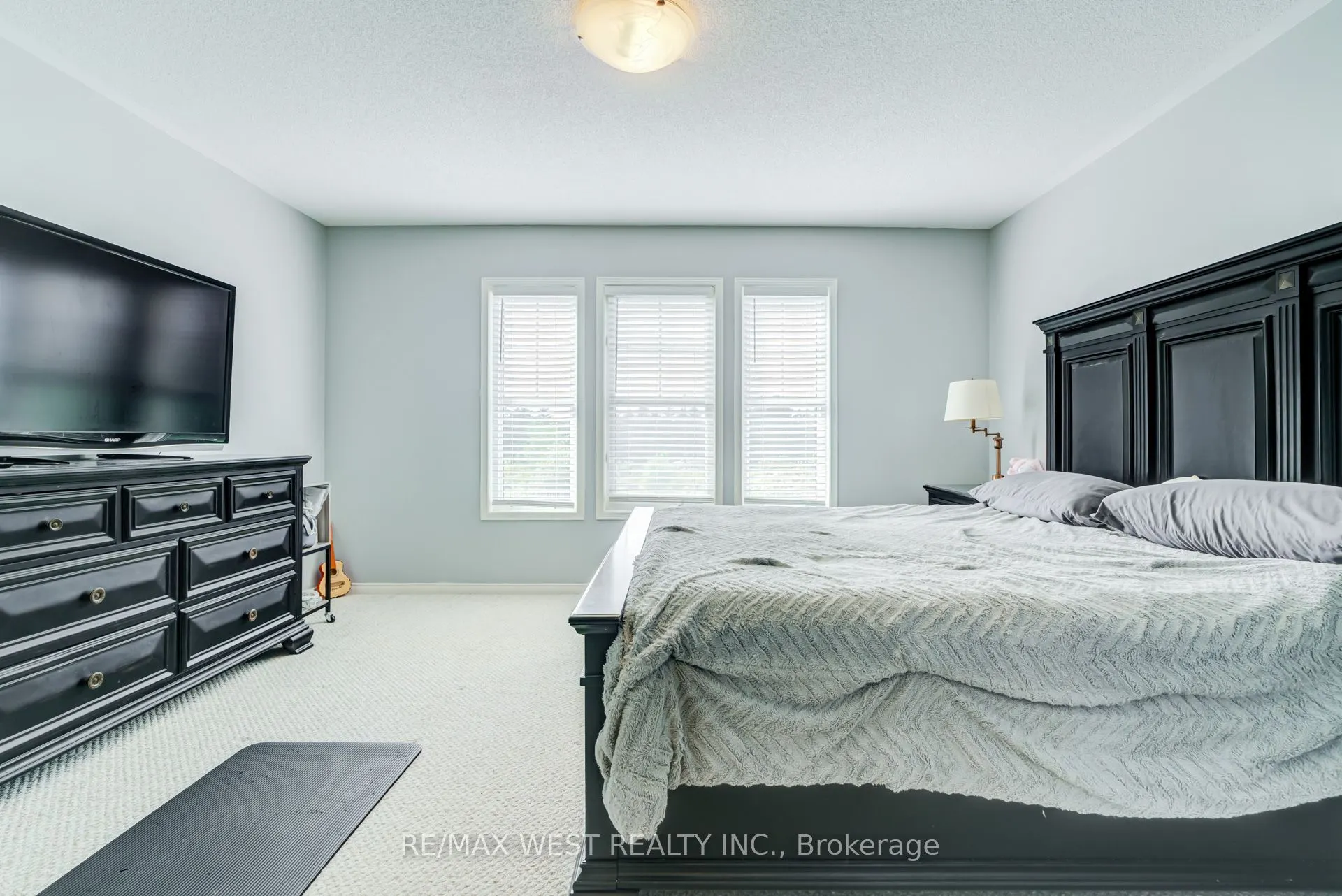 12 Hoard Avenue S