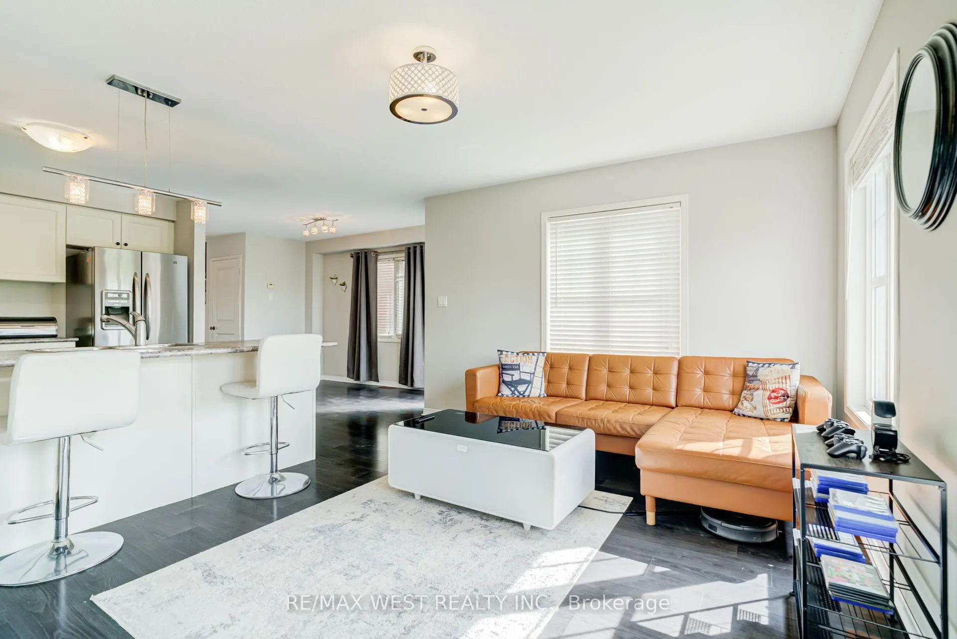 12 Hoard Avenue S