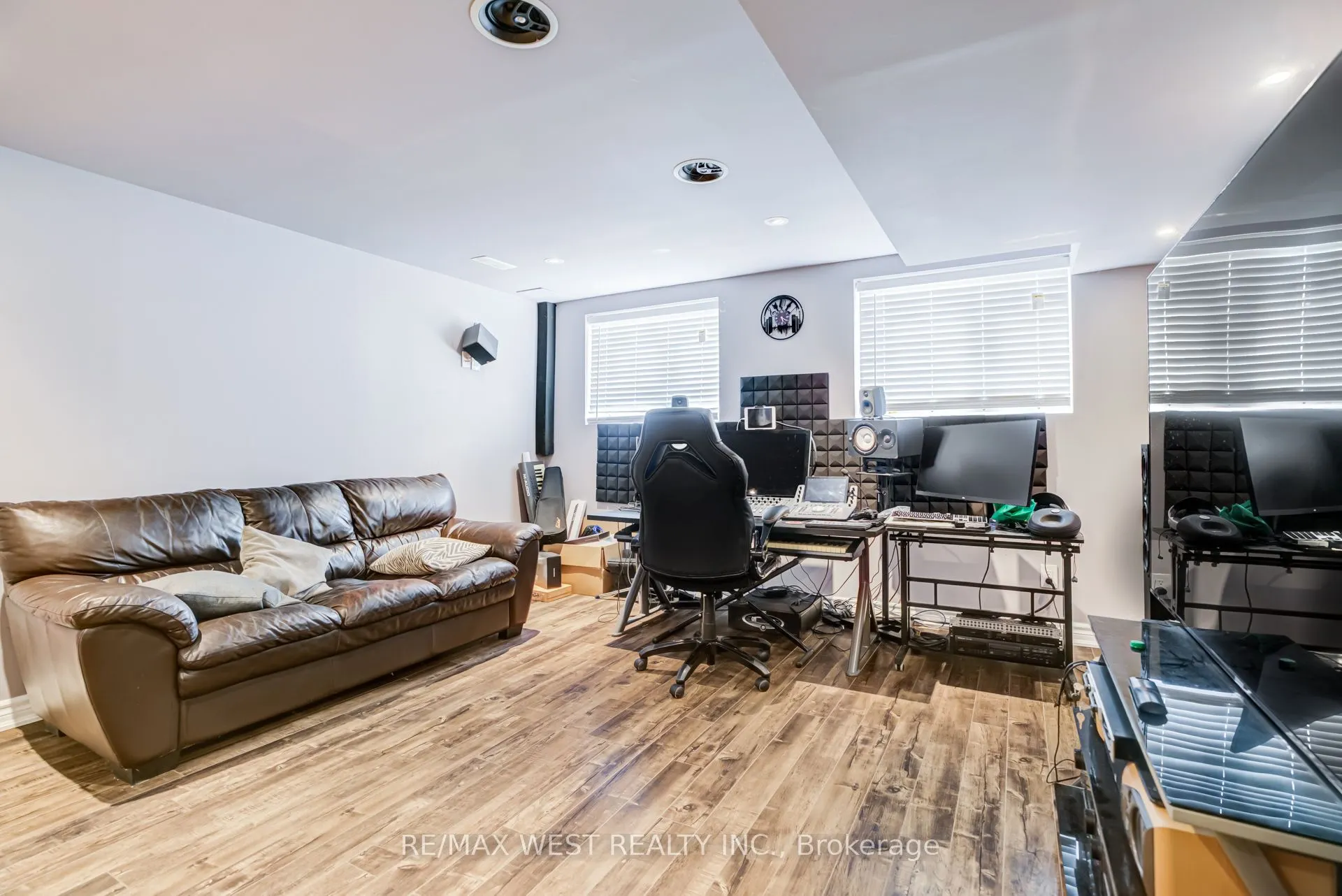 12 Hoard Avenue S