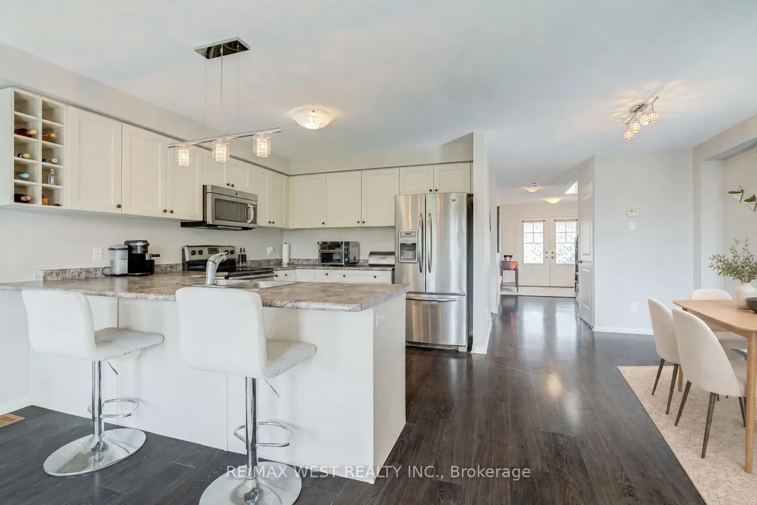 12 Hoard Avenue S