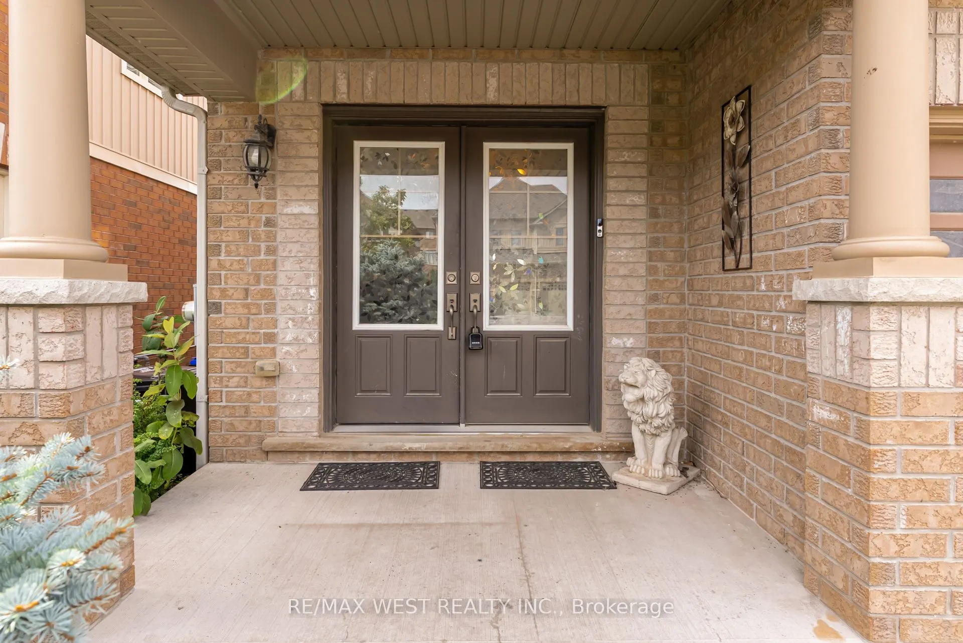 12 Hoard Avenue S