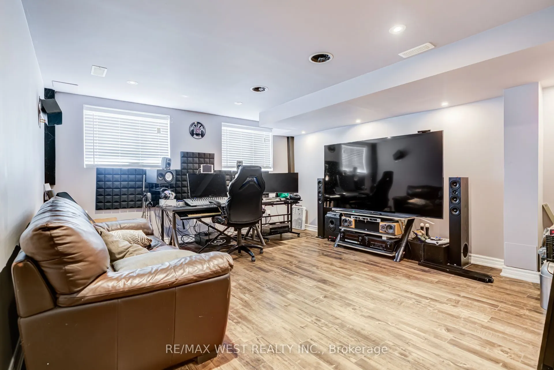 12 Hoard Avenue S