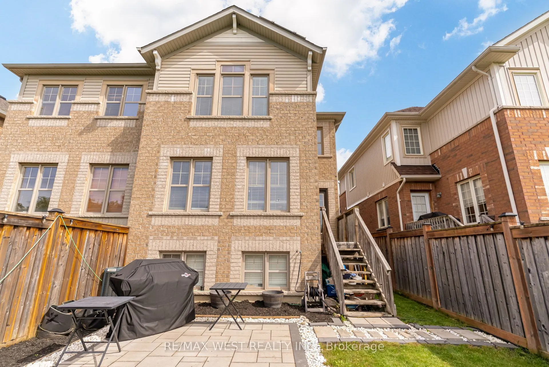 12 Hoard Avenue S