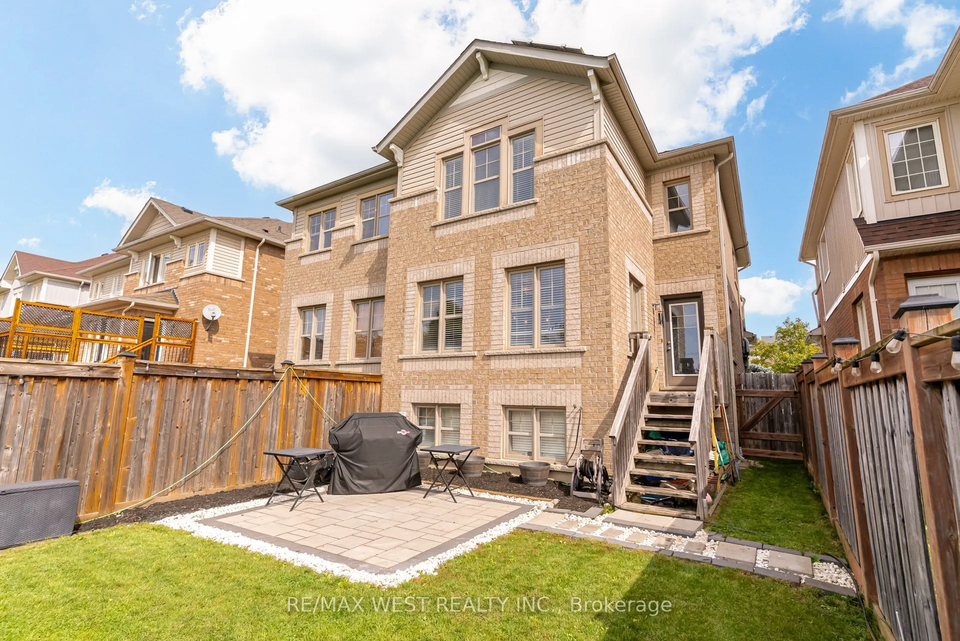 12 Hoard Avenue S