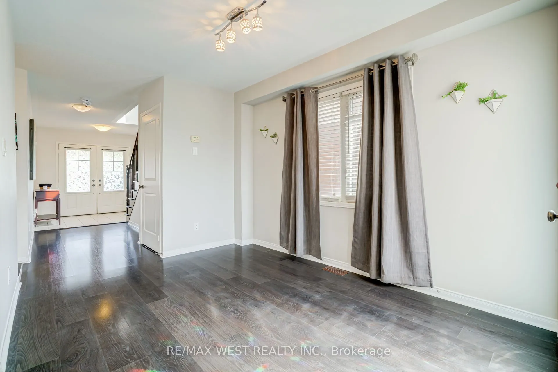12 Hoard Avenue S