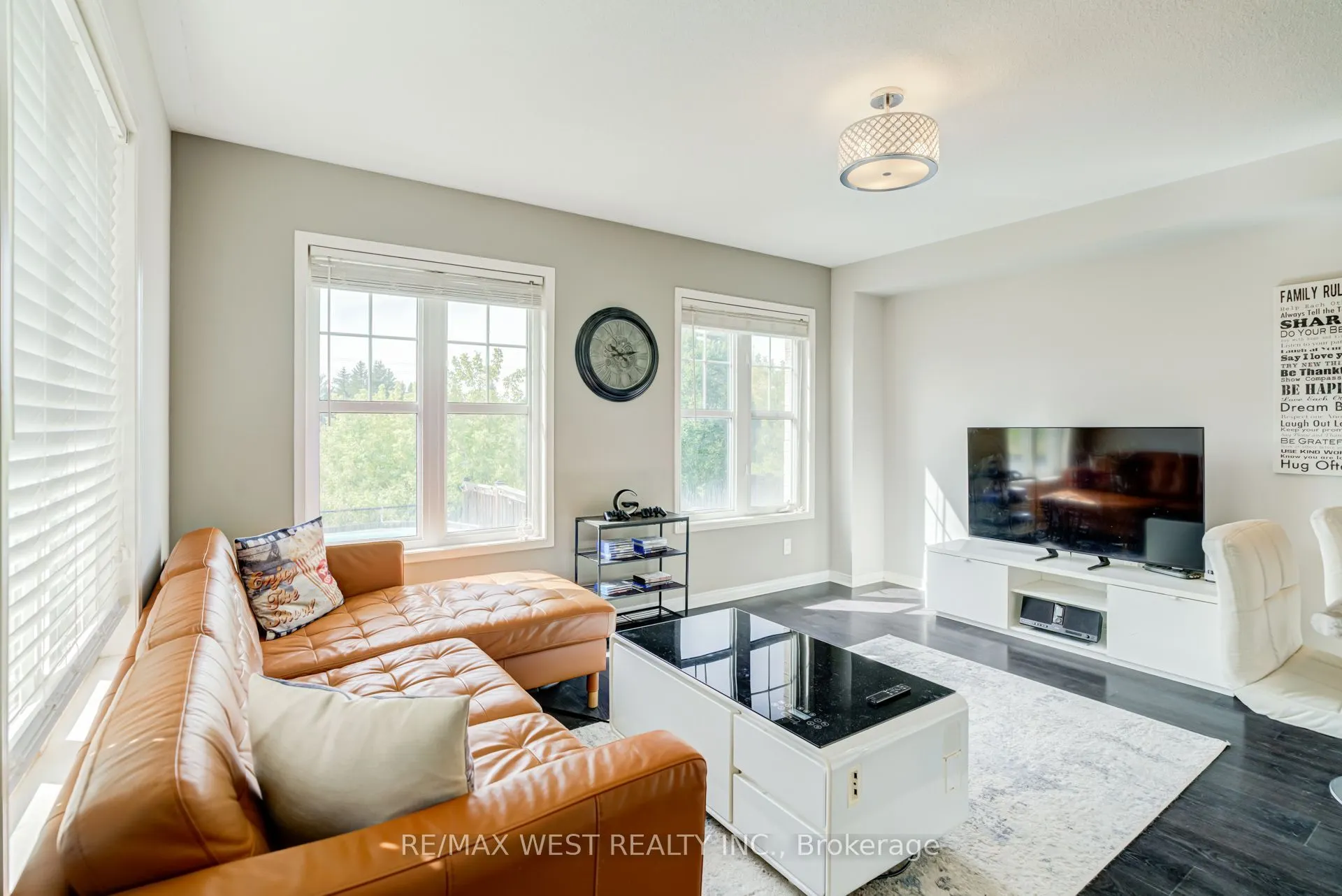 12 Hoard Avenue S