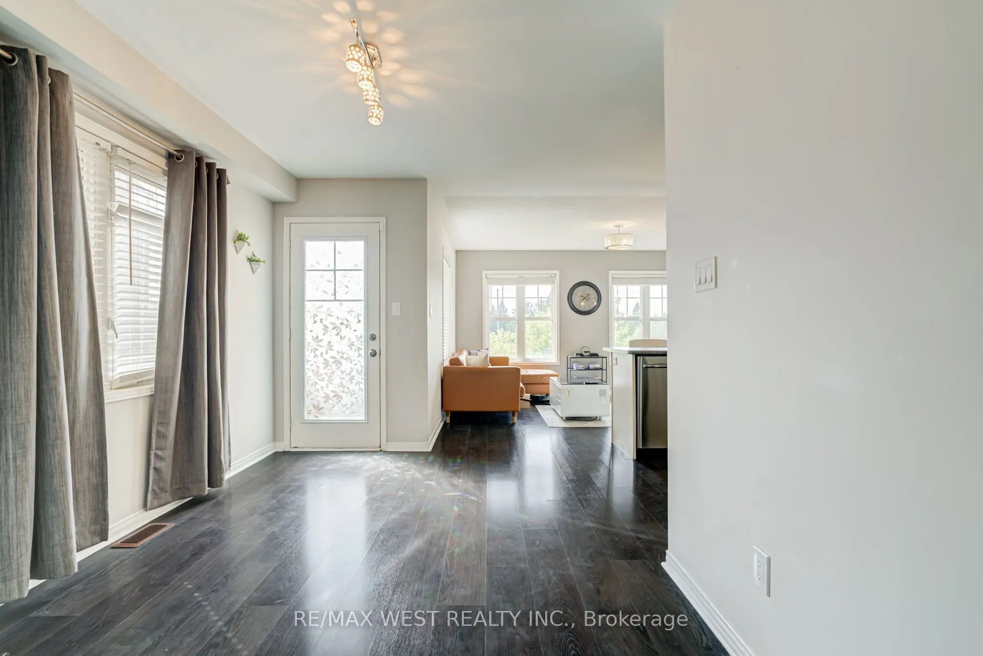 12 Hoard Avenue S