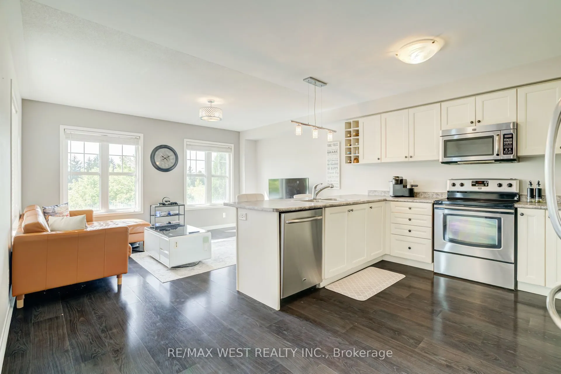 12 Hoard Avenue S
