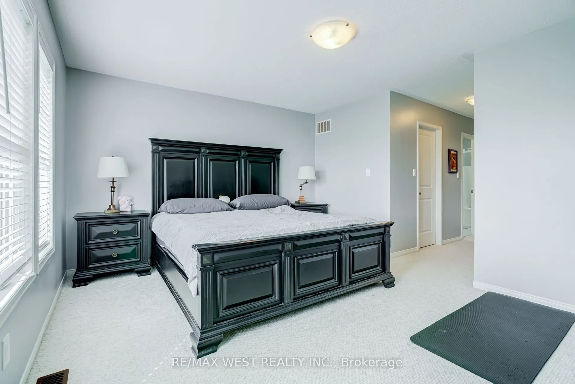 12 Hoard Avenue S