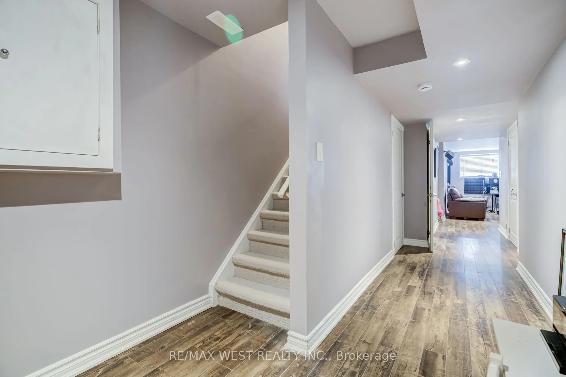 12 Hoard Avenue S