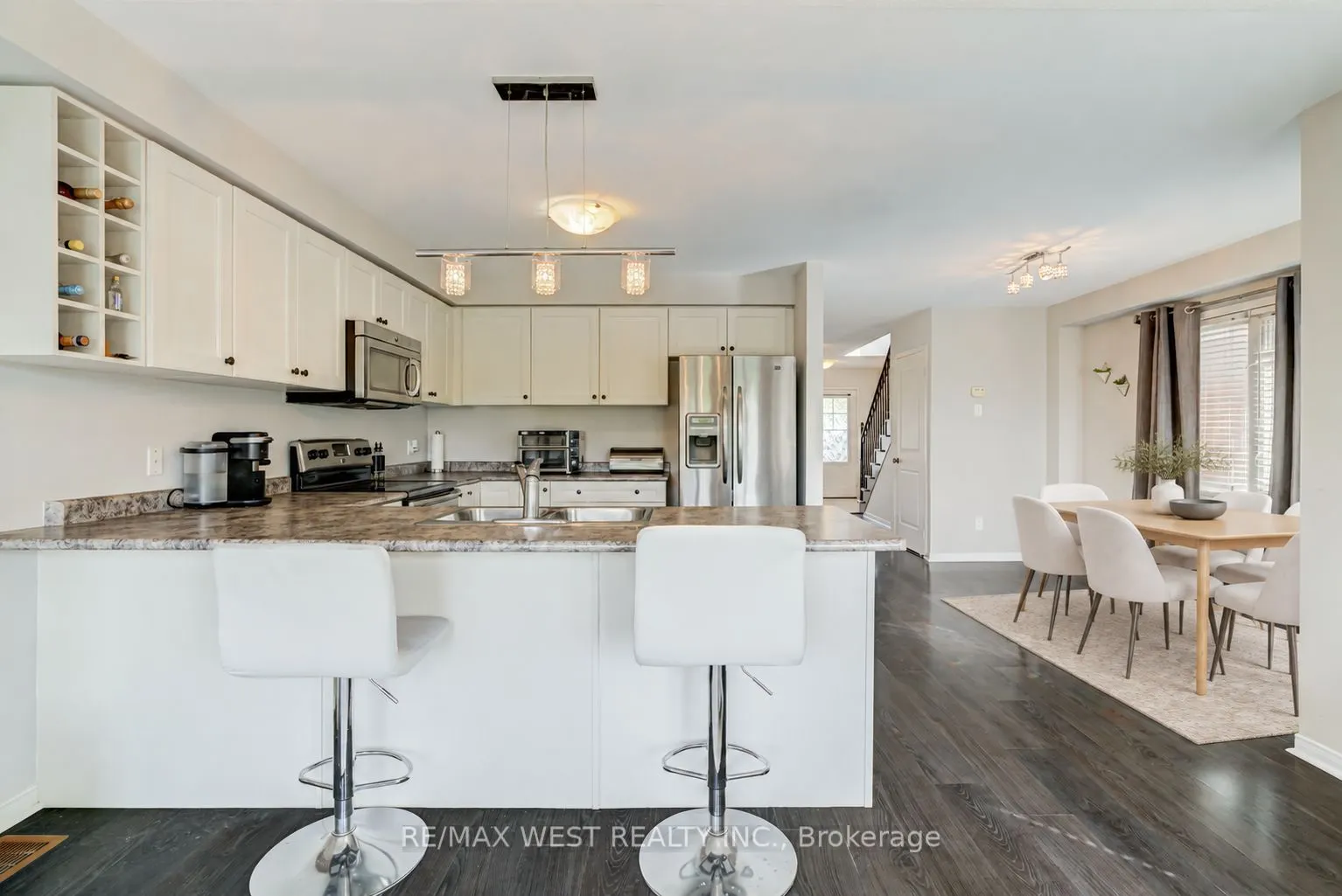 12 Hoard Avenue S