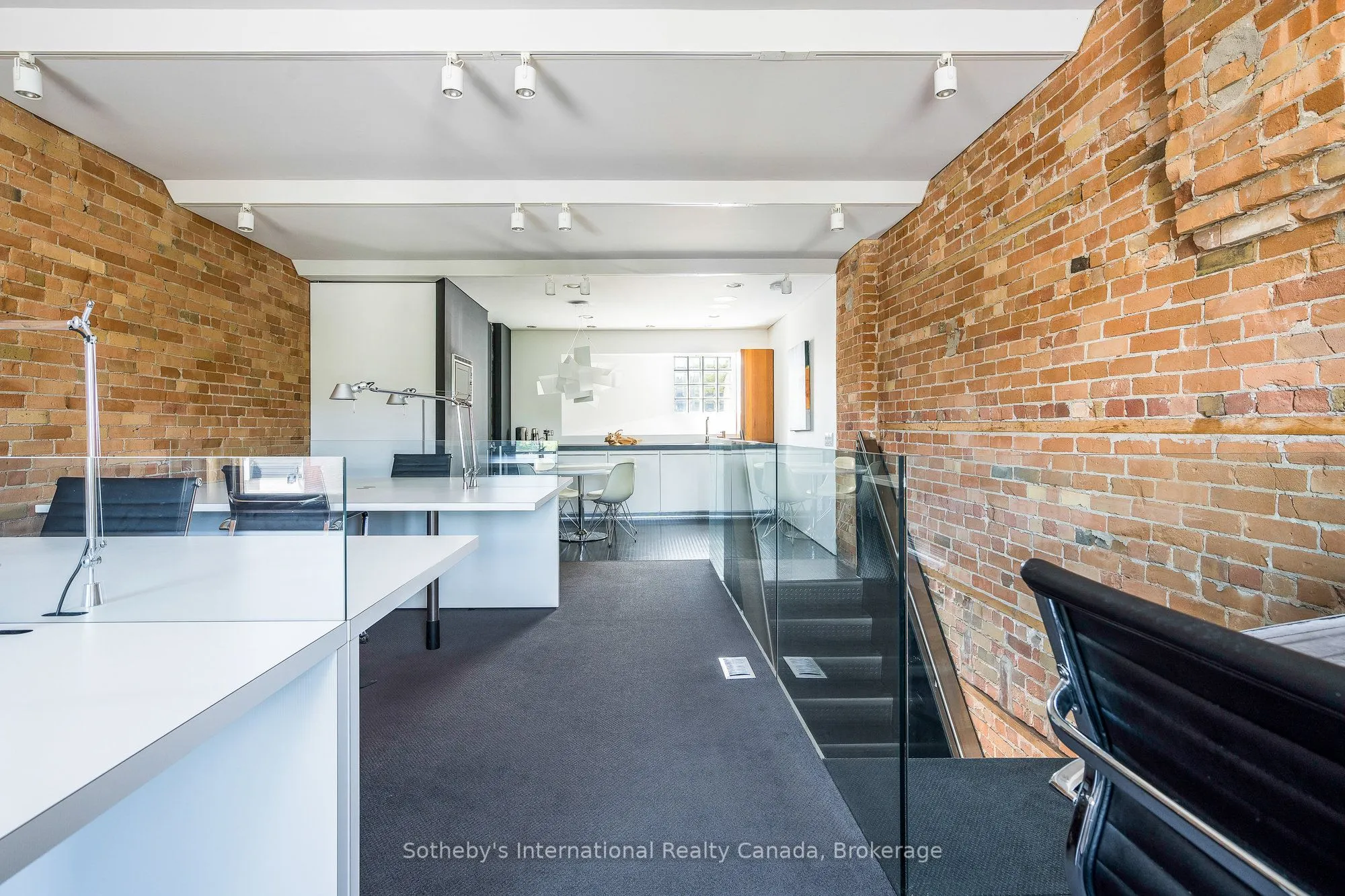 71 Victoria Street W