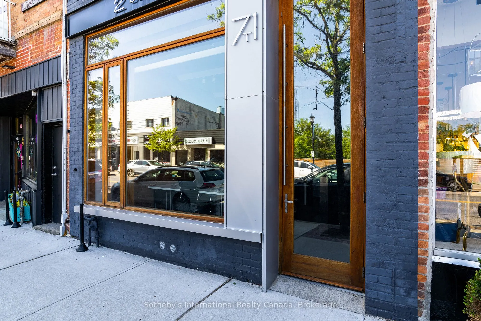 71 Victoria Street W