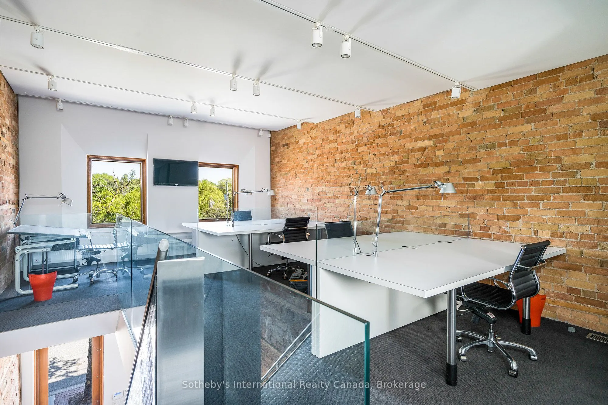71 Victoria Street W