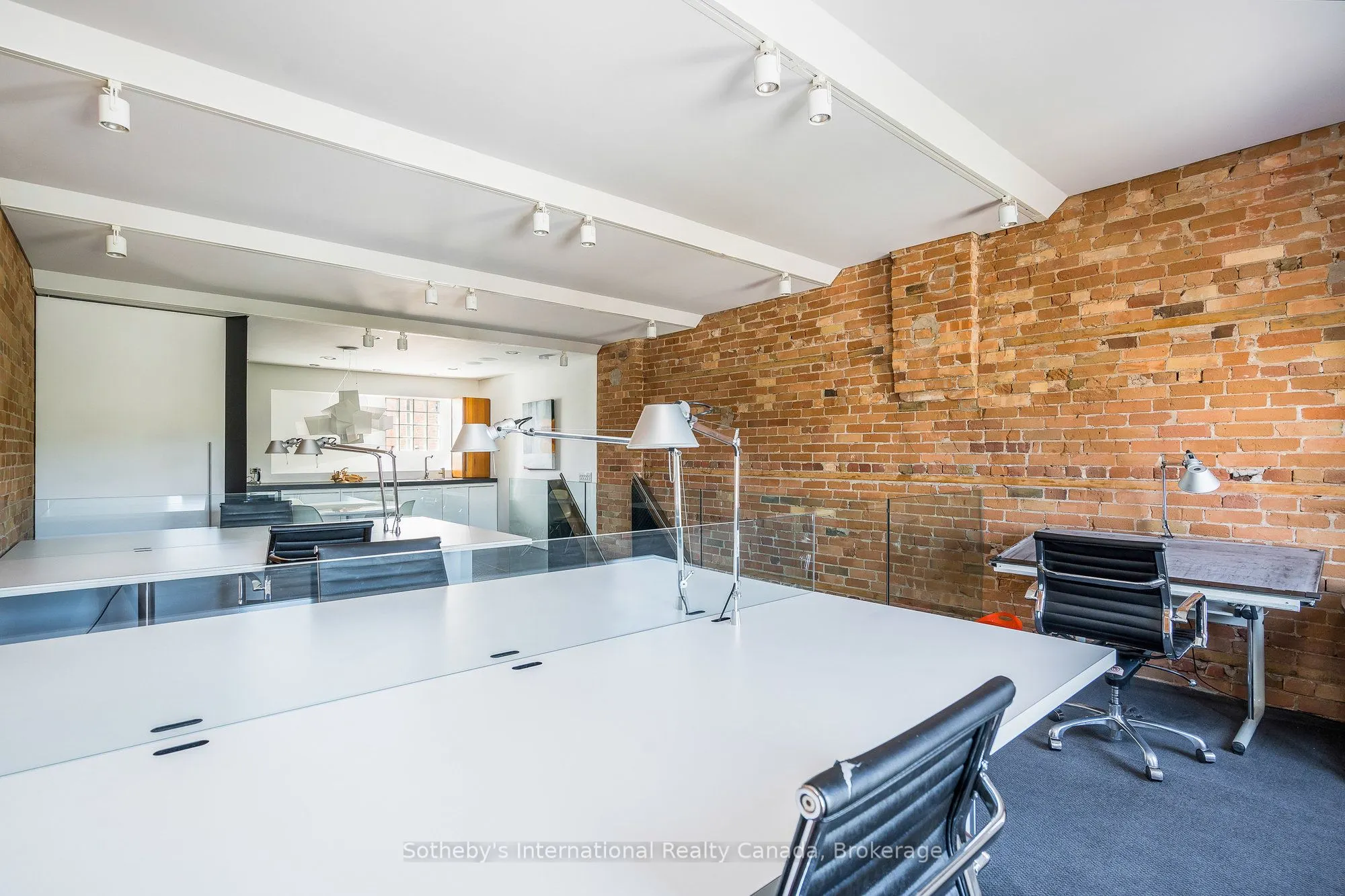 71 Victoria Street W