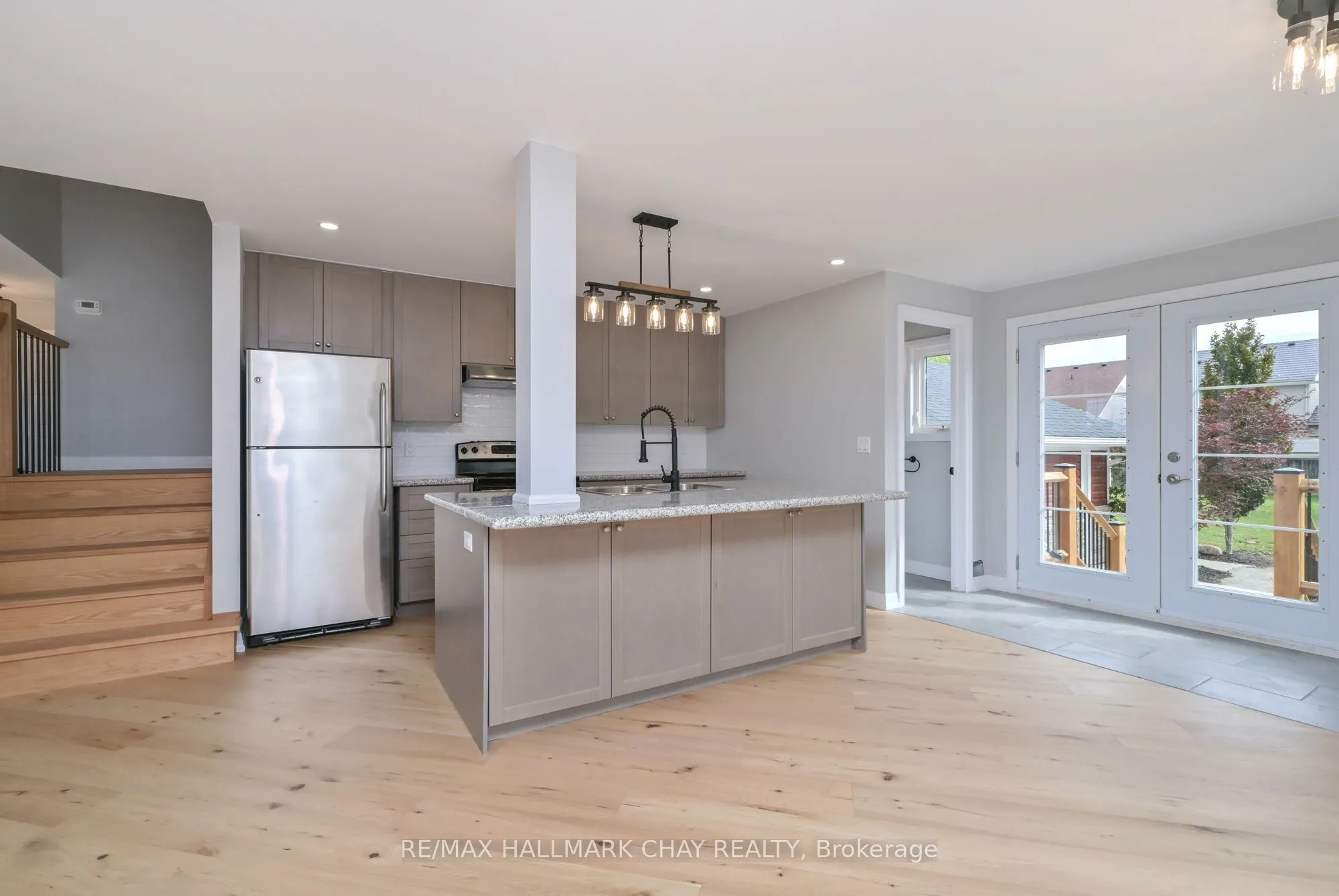 295 King Street N