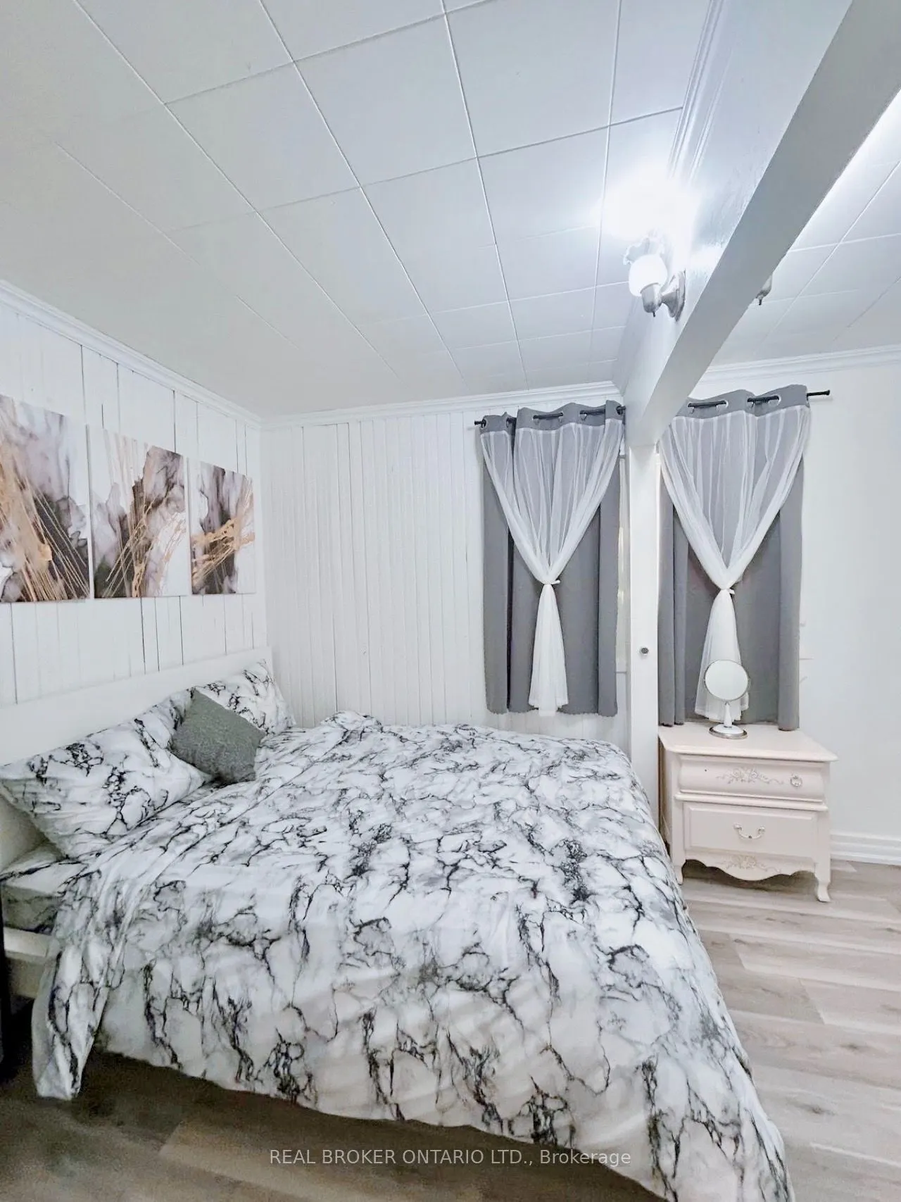 699 Innisfil Beach Road