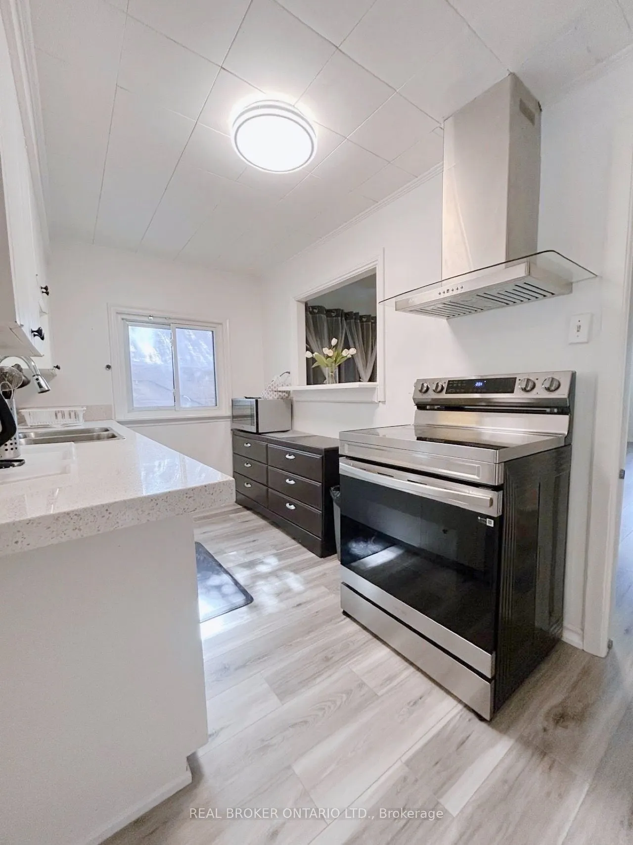 699 Innisfil Beach Road
