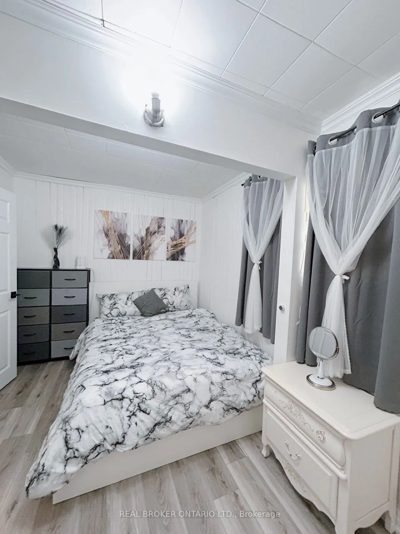 699 Innisfil Beach Road