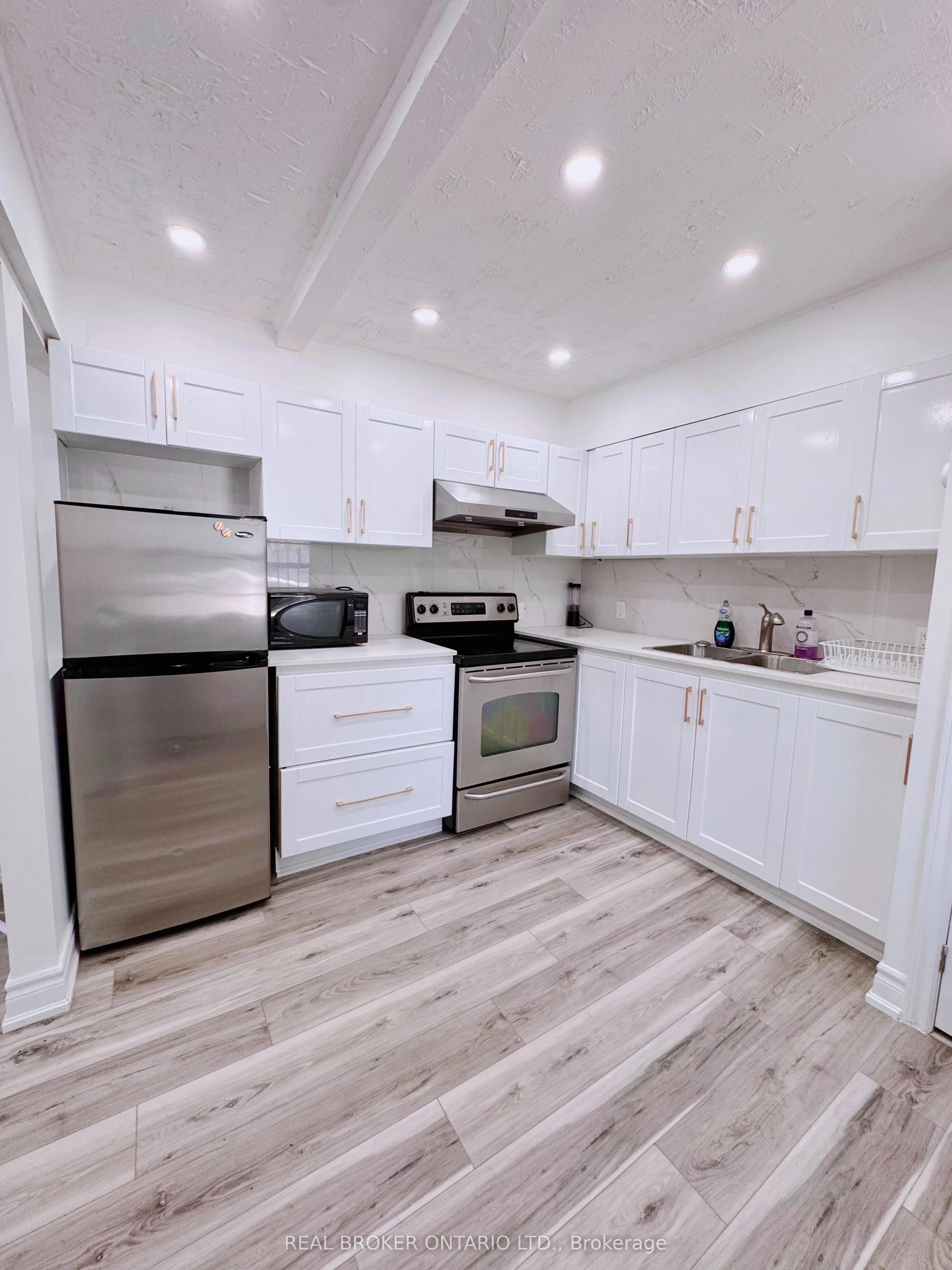 761 Innisfil Beach Road