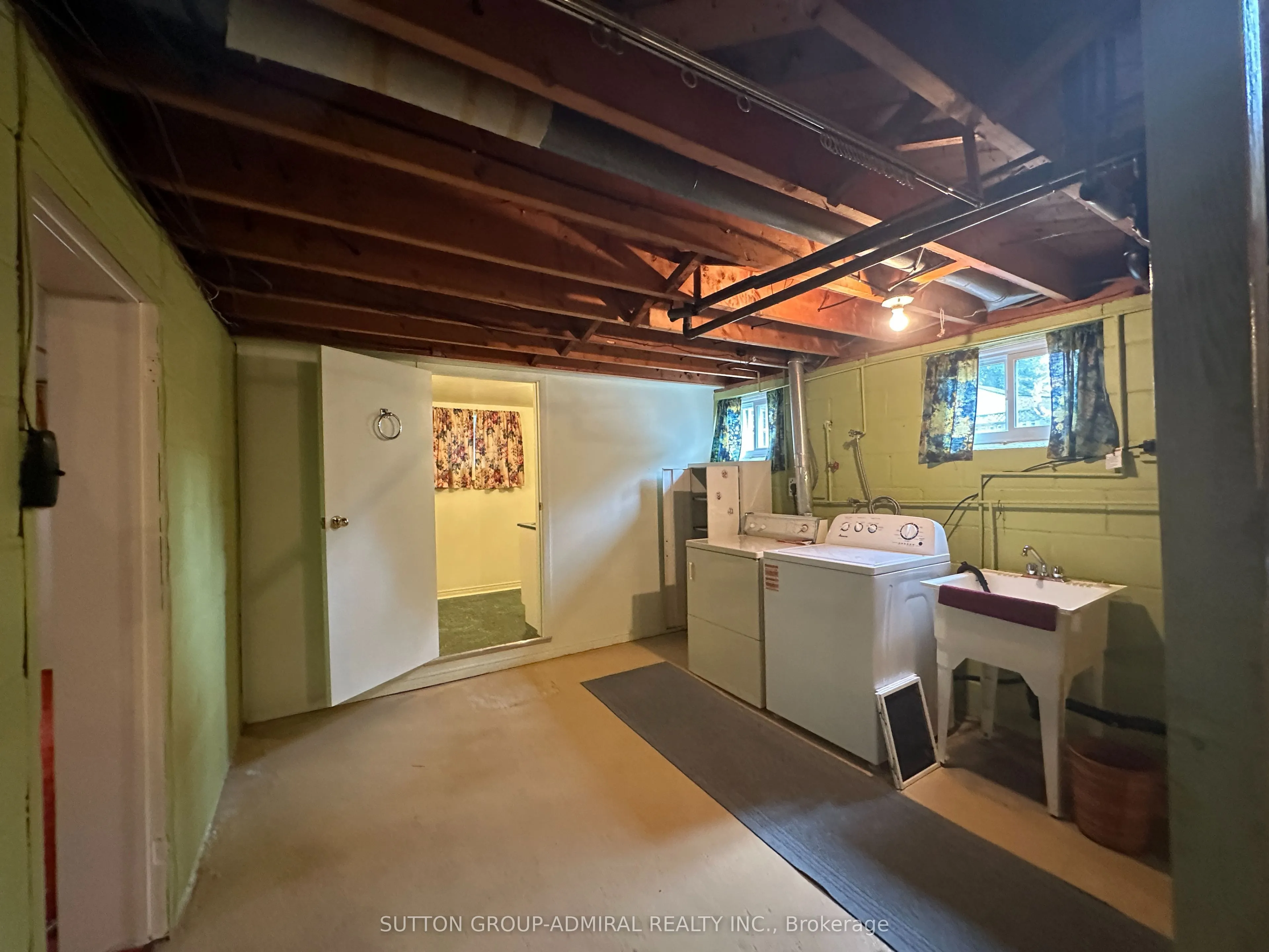 94 Queen Street S