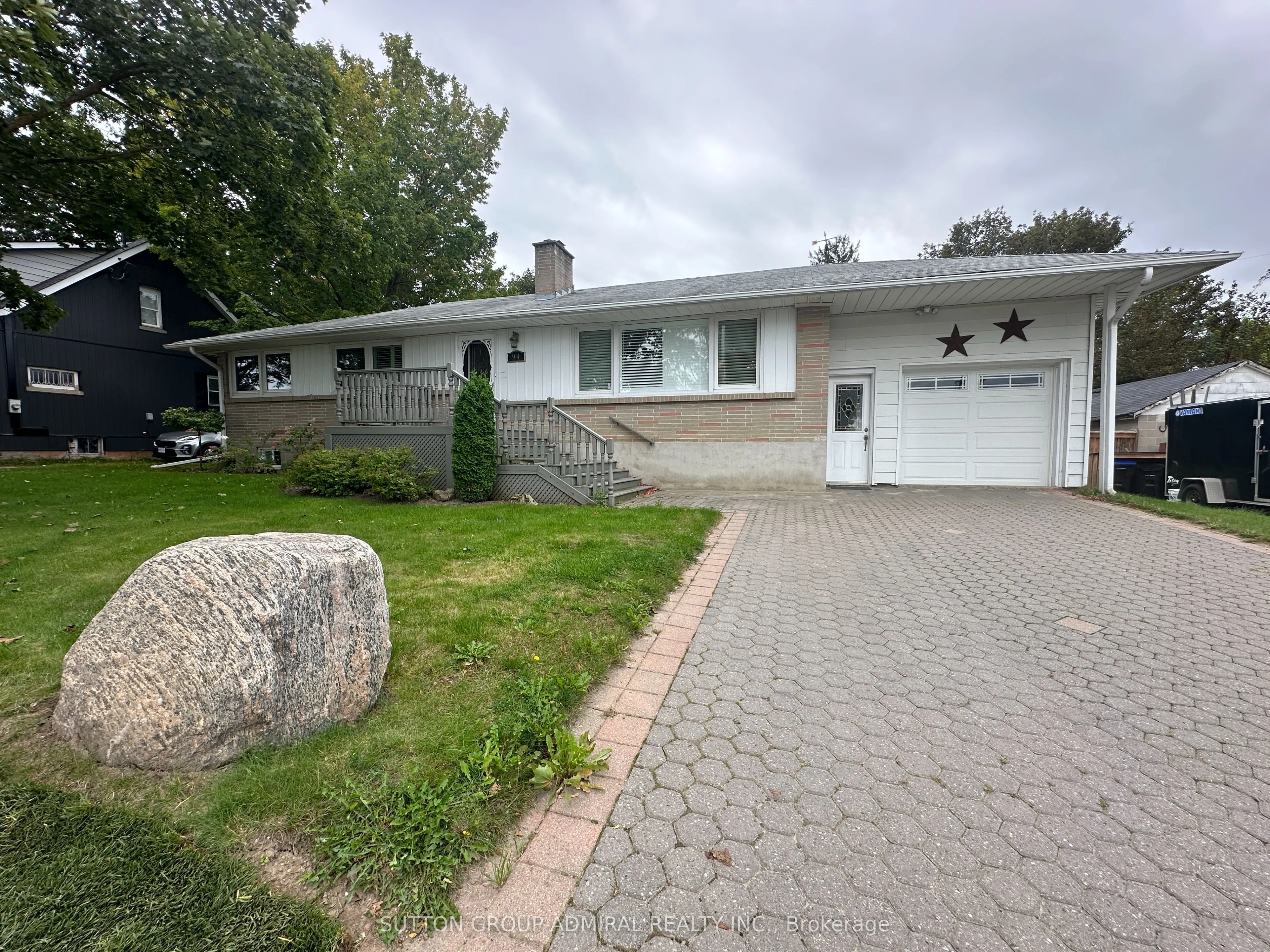 94 Queen Street S