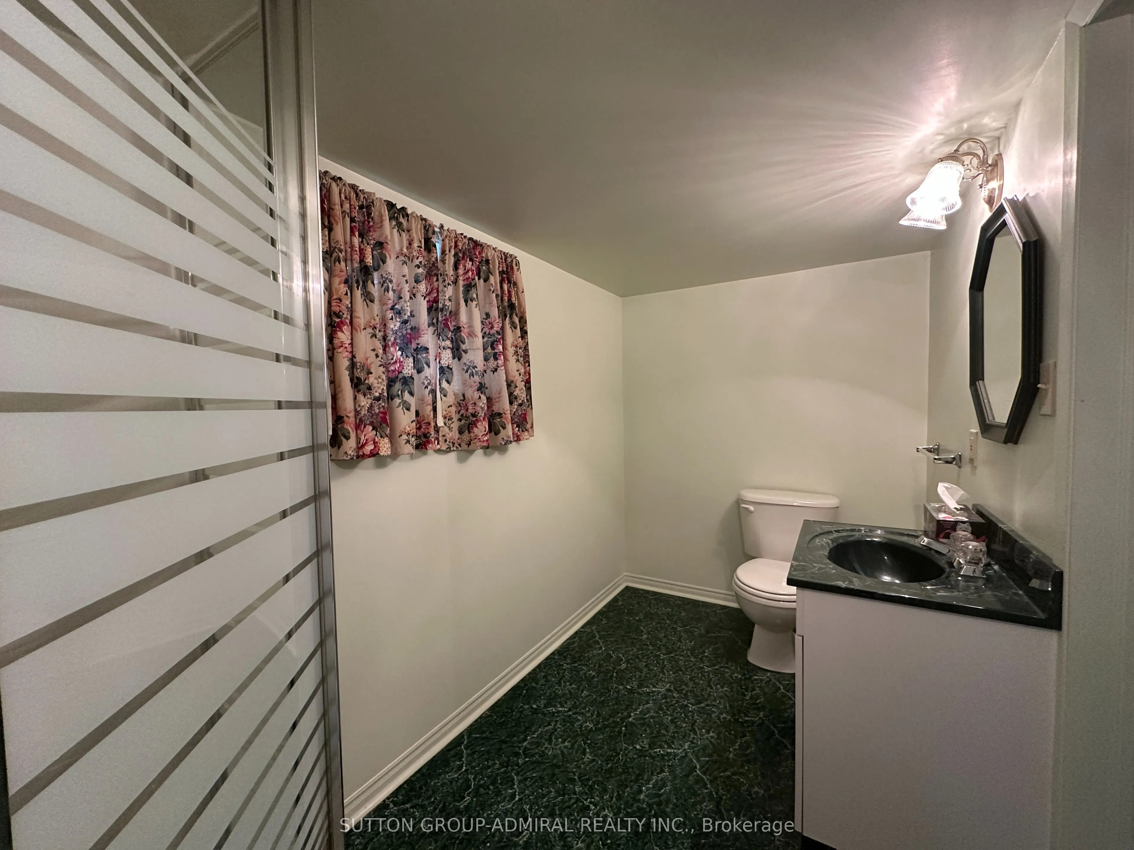 94 Queen Street S