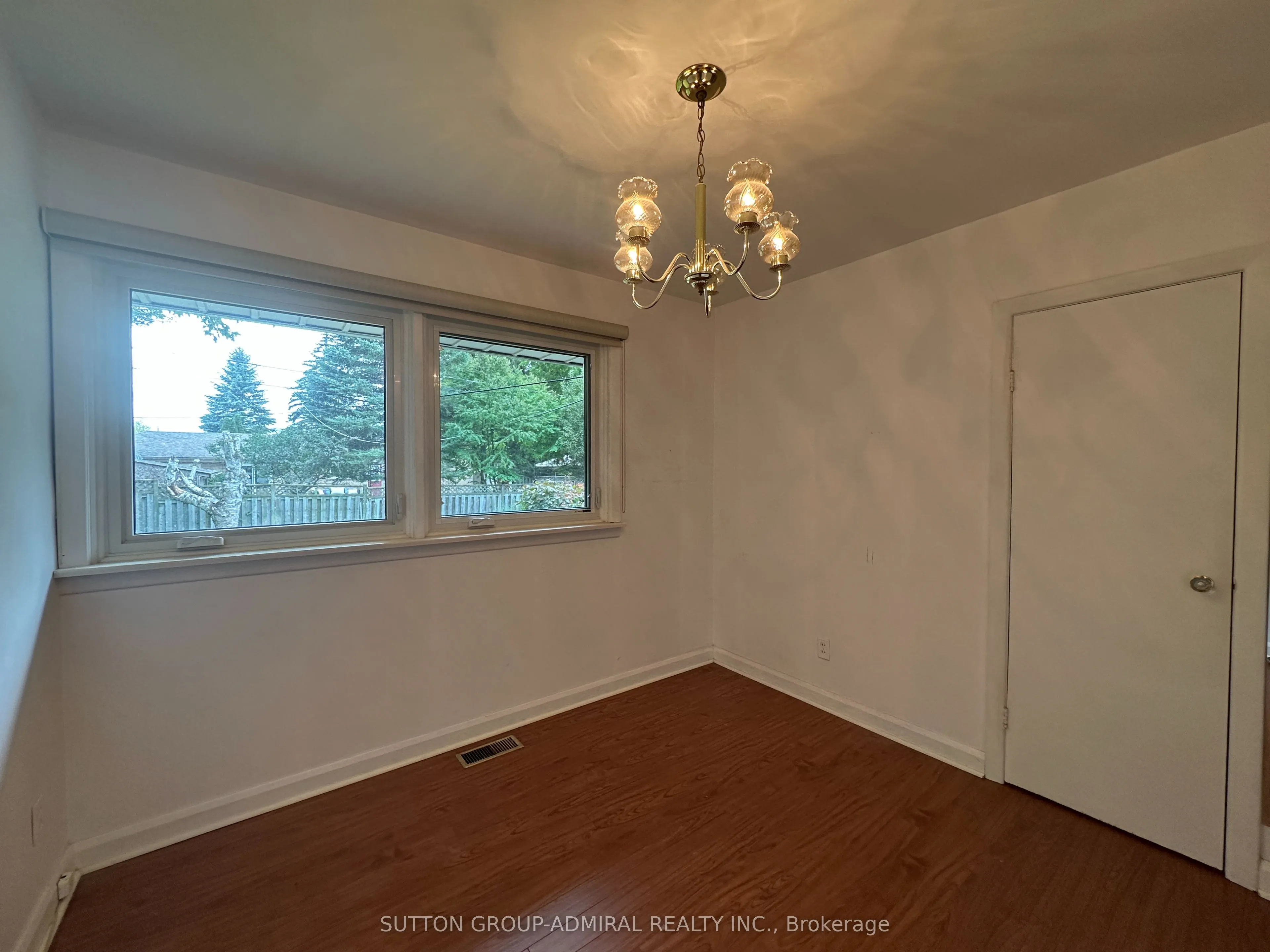 94 Queen Street S