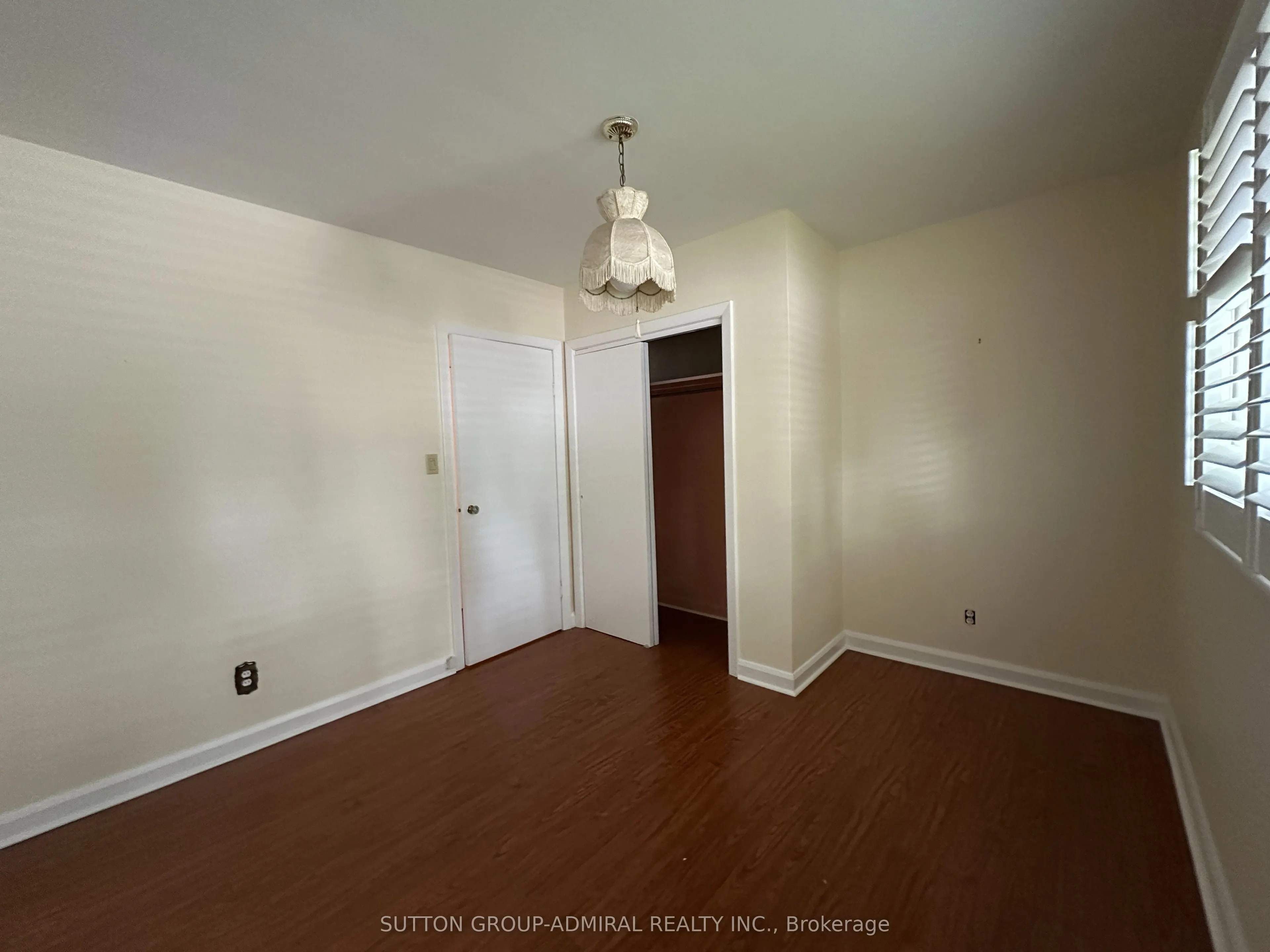 94 Queen Street S