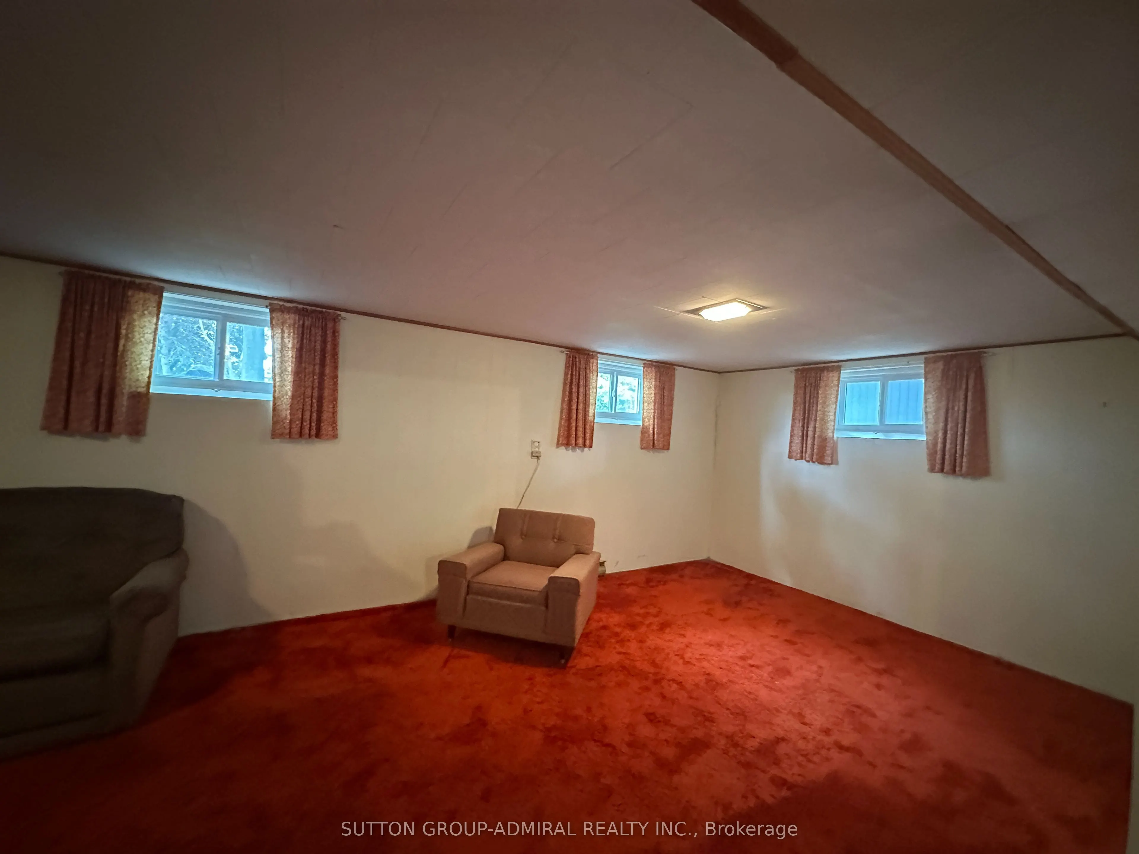 94 Queen Street S