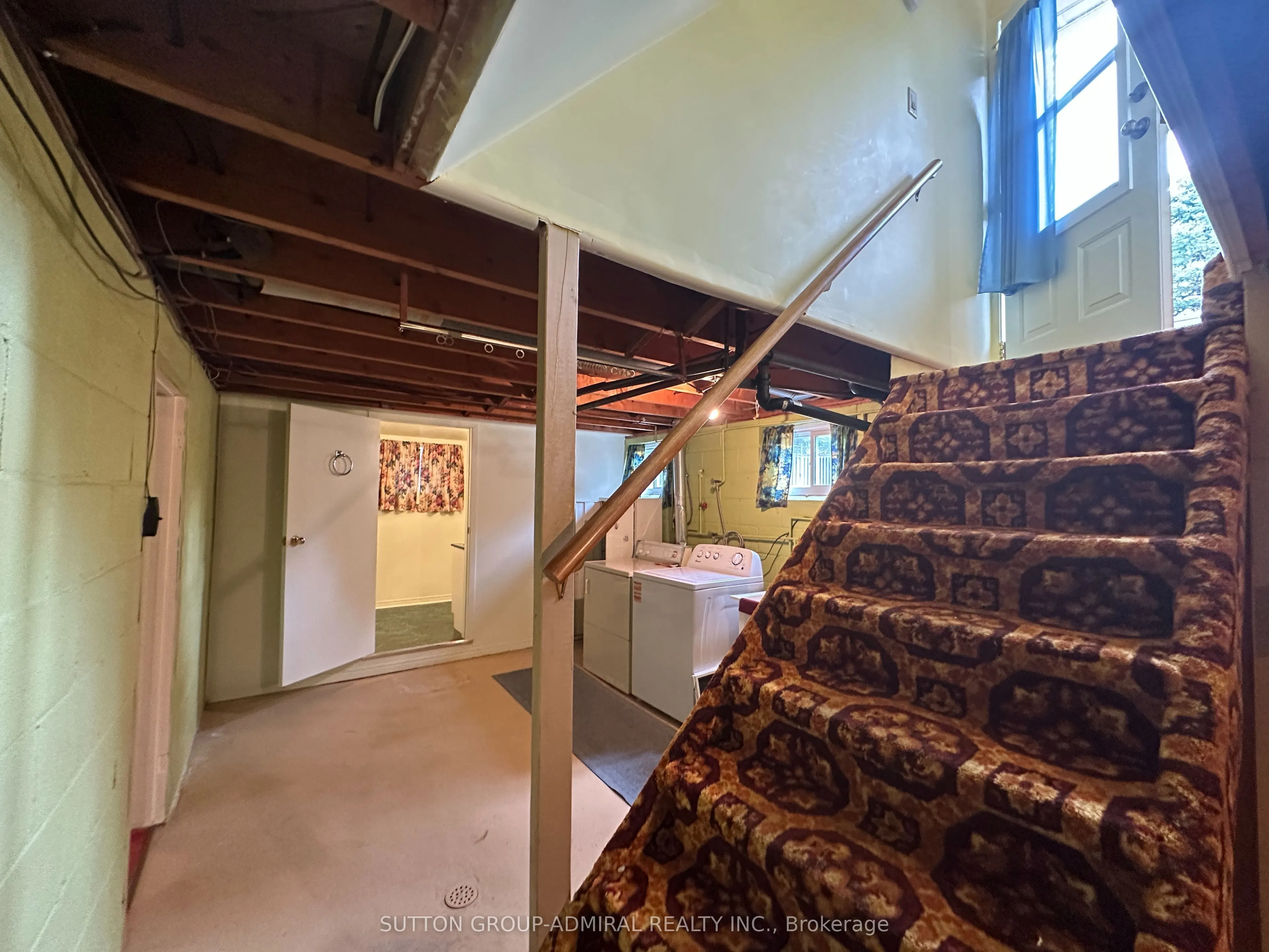 94 Queen Street S