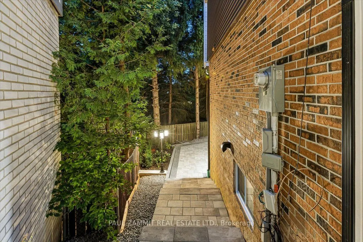 16 Pine Knoll Gate
