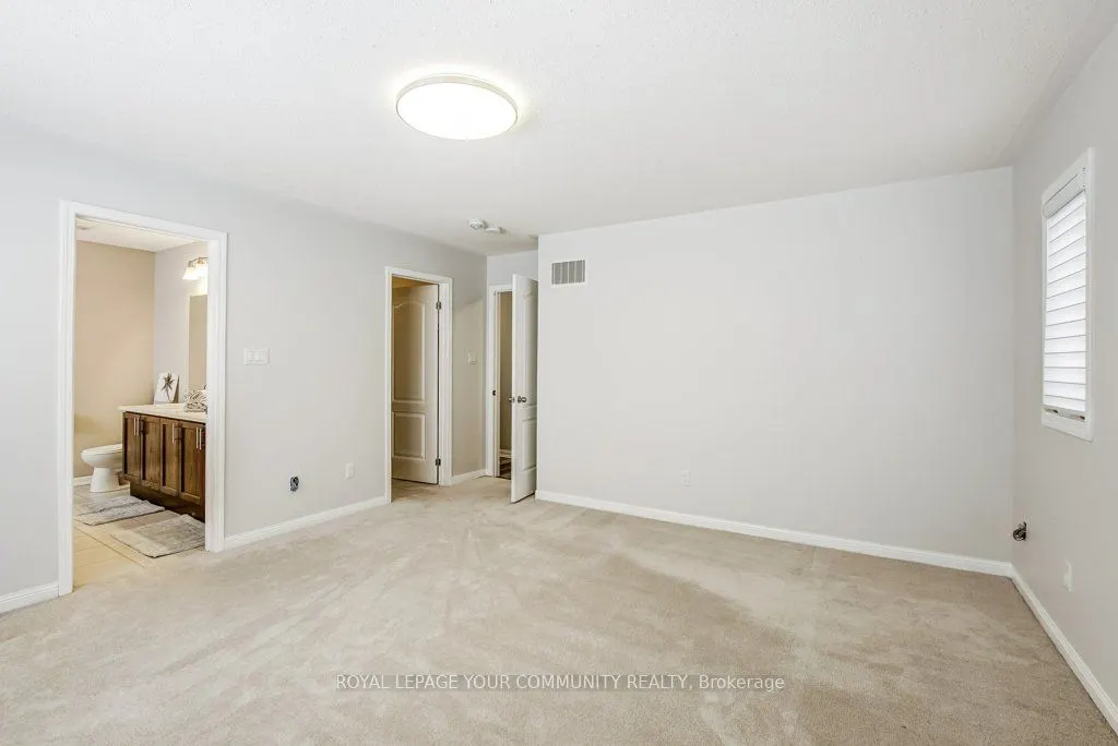 16 Don Hadden Crescent