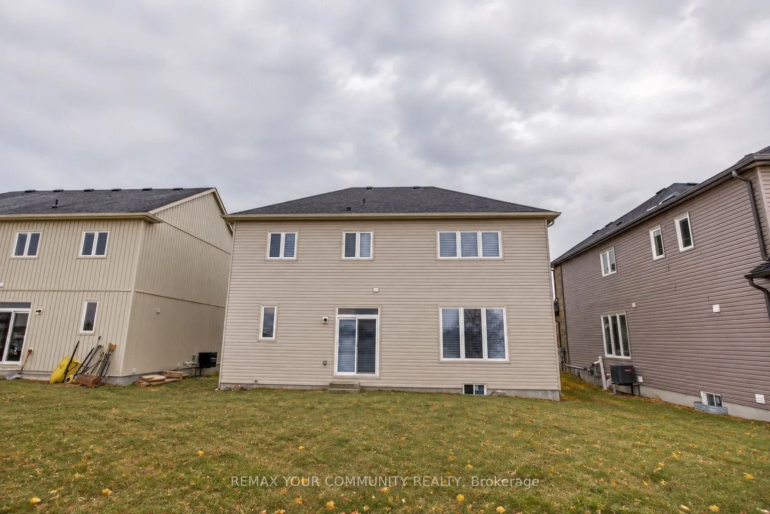 16 Don Hadden Crescent