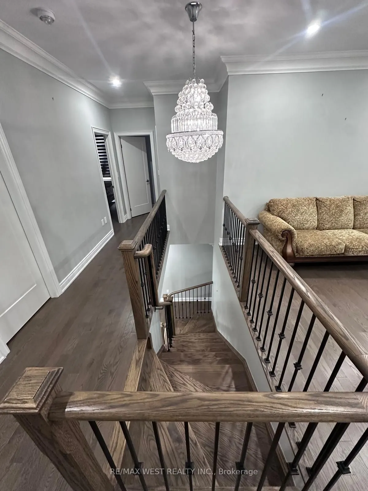 111 Scarlet Way