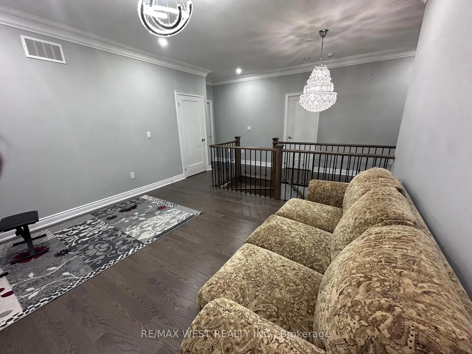 111 Scarlet Way