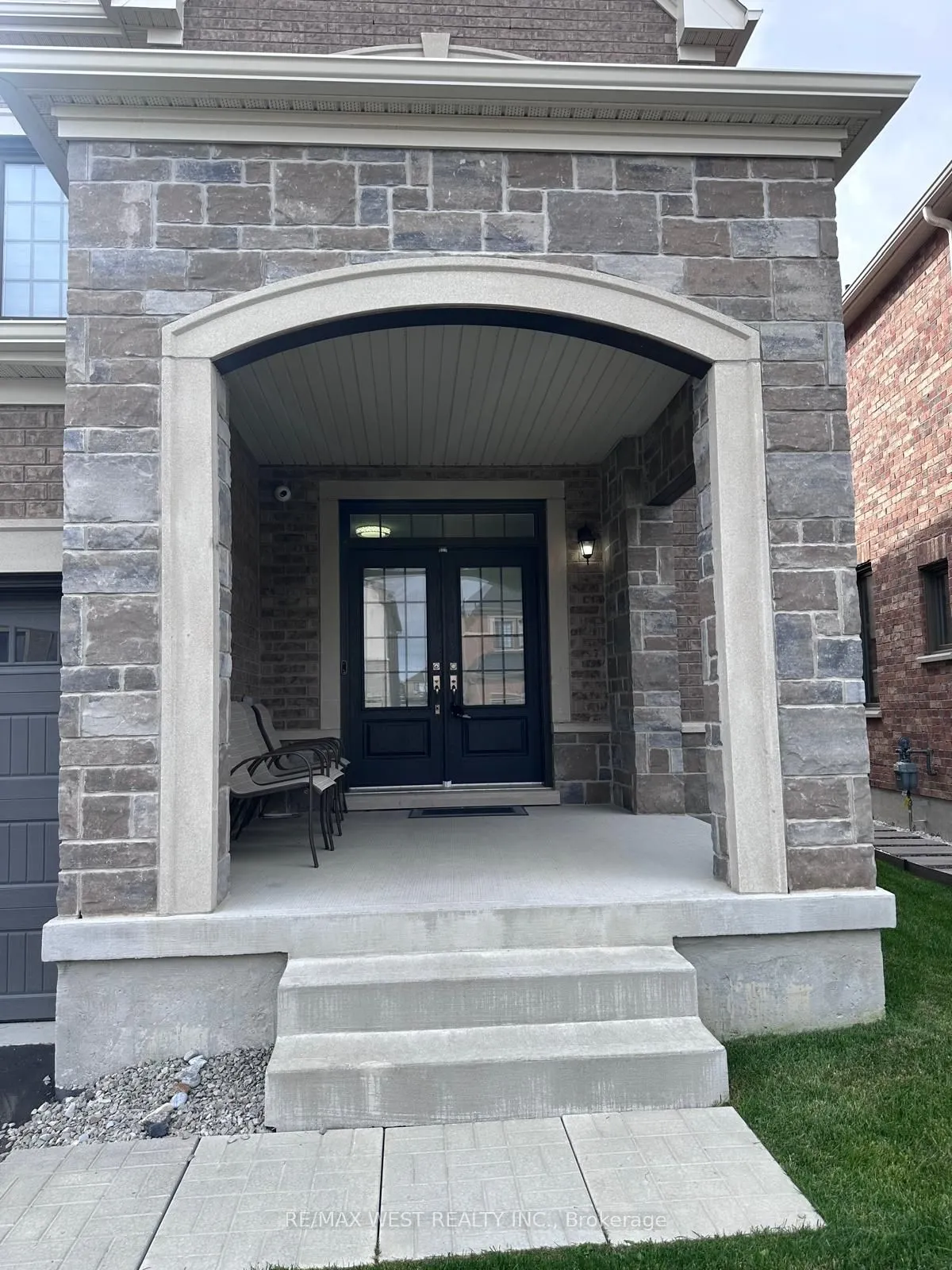 111 Scarlet Way
