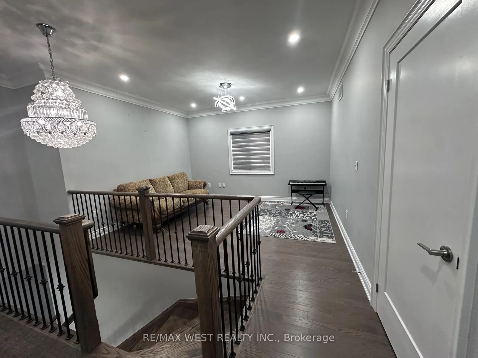 111 Scarlet Way