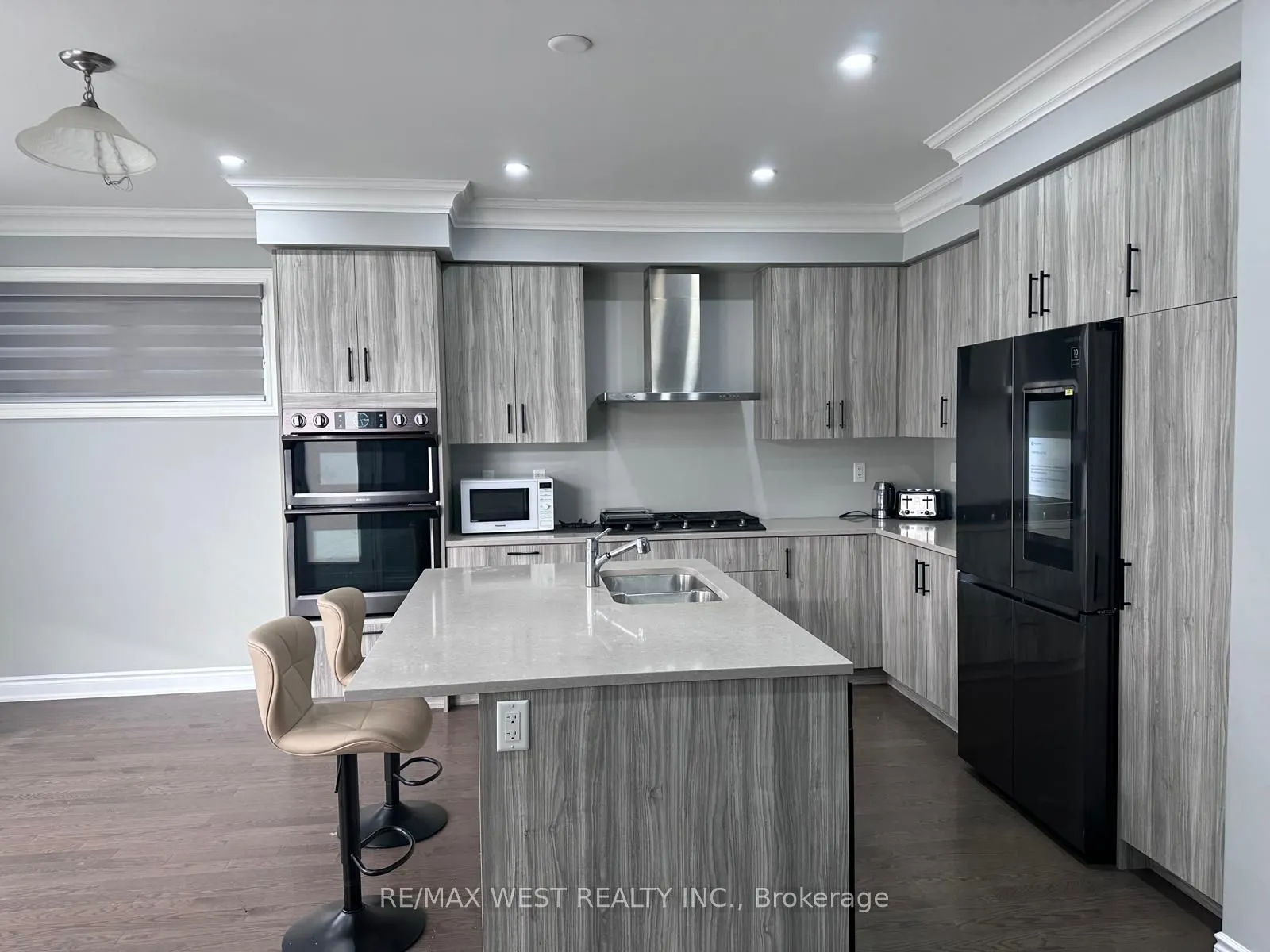 111 Scarlet Way