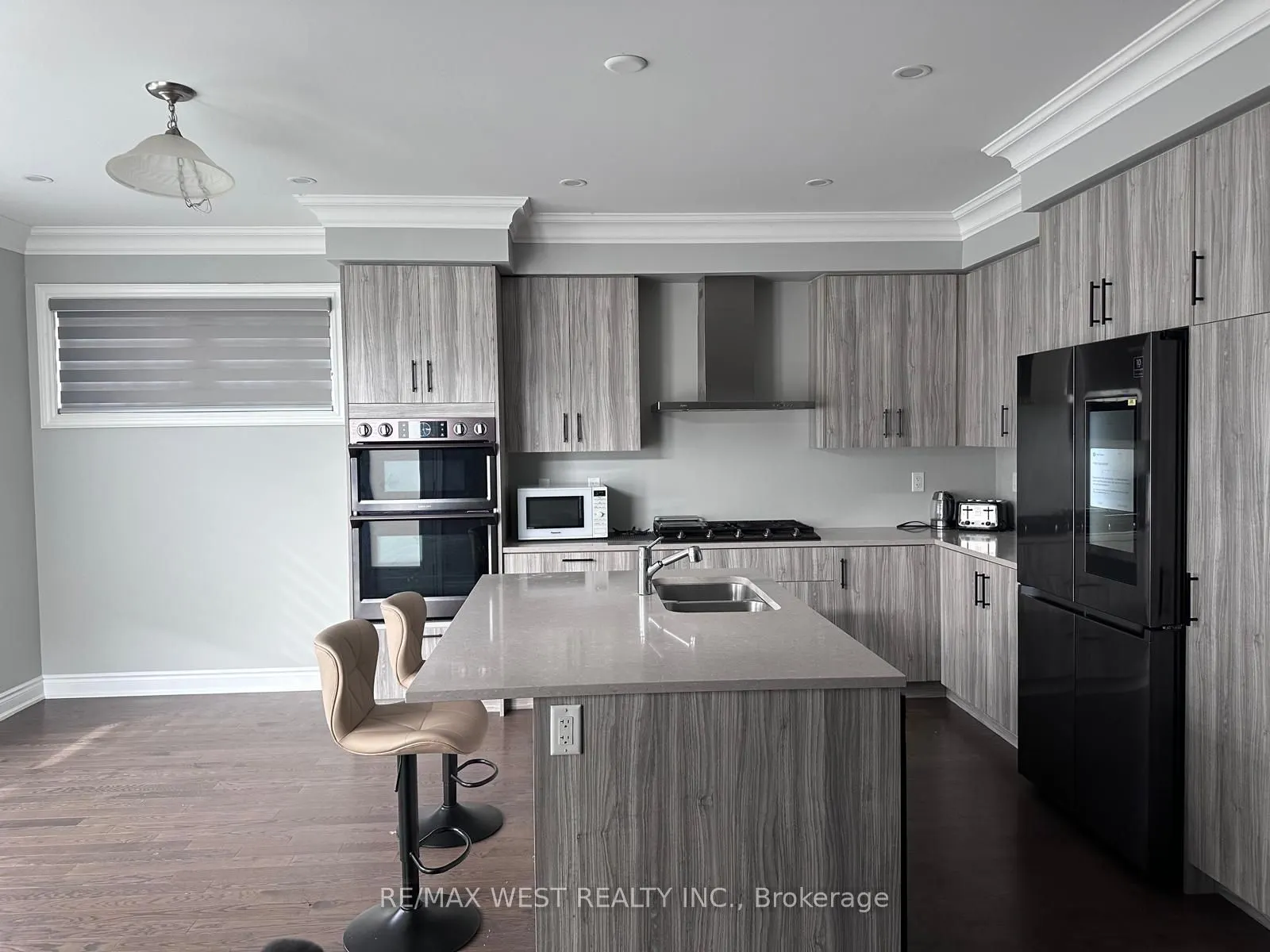 111 Scarlet Way